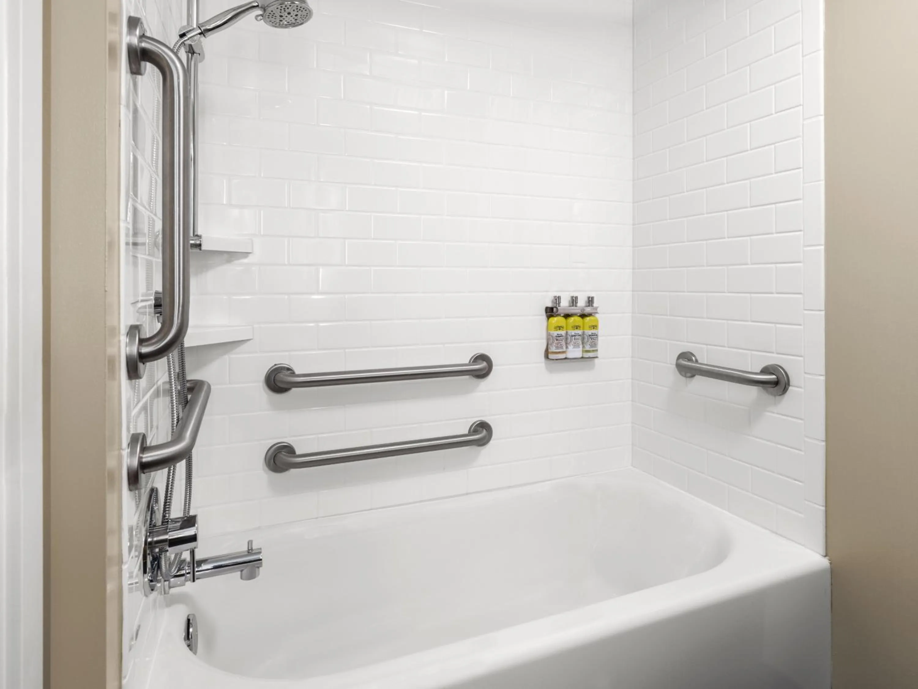 One-Bedroom Suite with King Bed Mobility Access Tub - Non-Smoking in Staybridge Suites Seattle - South Lake Union by IHG