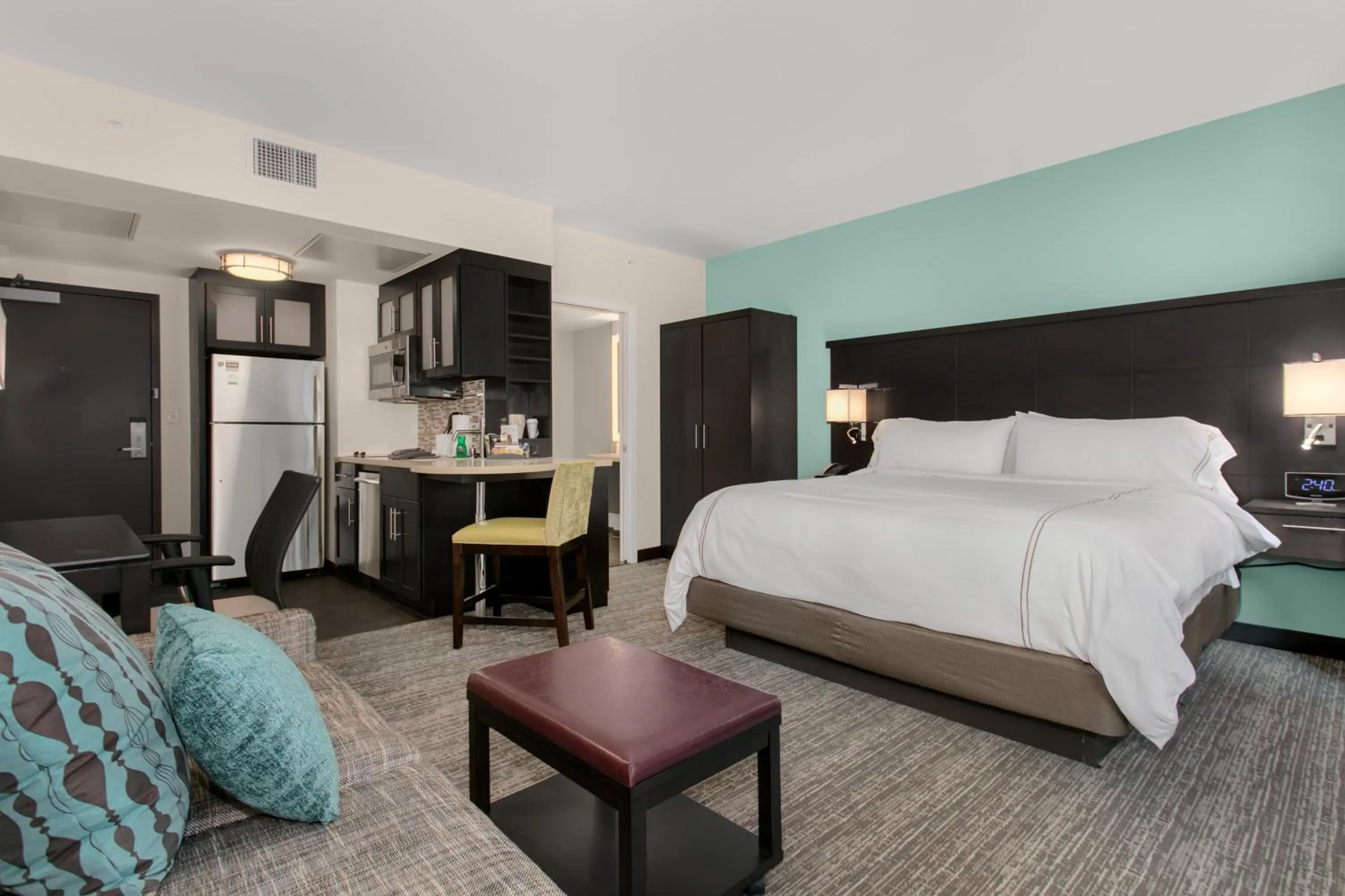 King Studio Suite with Large Kitchenette in Staybridge Suites Seattle - South Lake Union by IHG