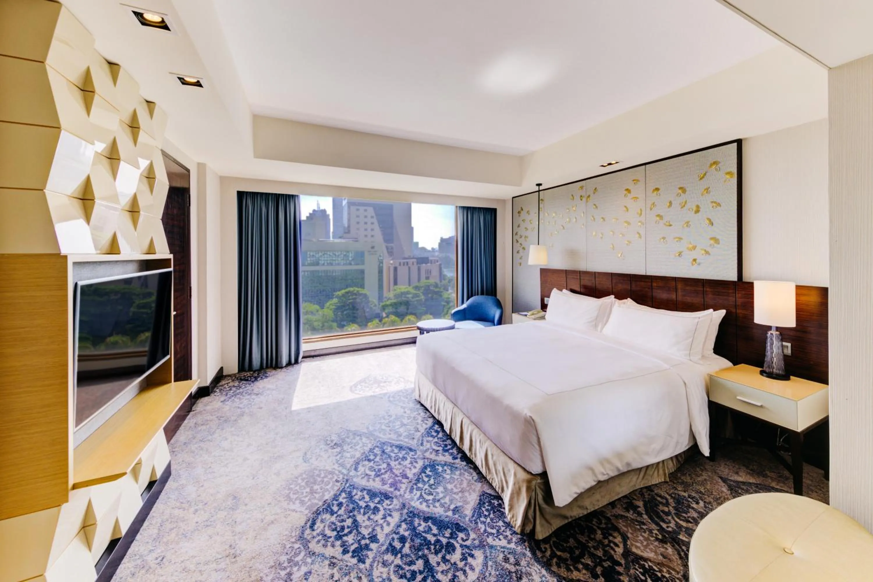 Premier Suite with Lounge access in Cinnamon Grand Colombo