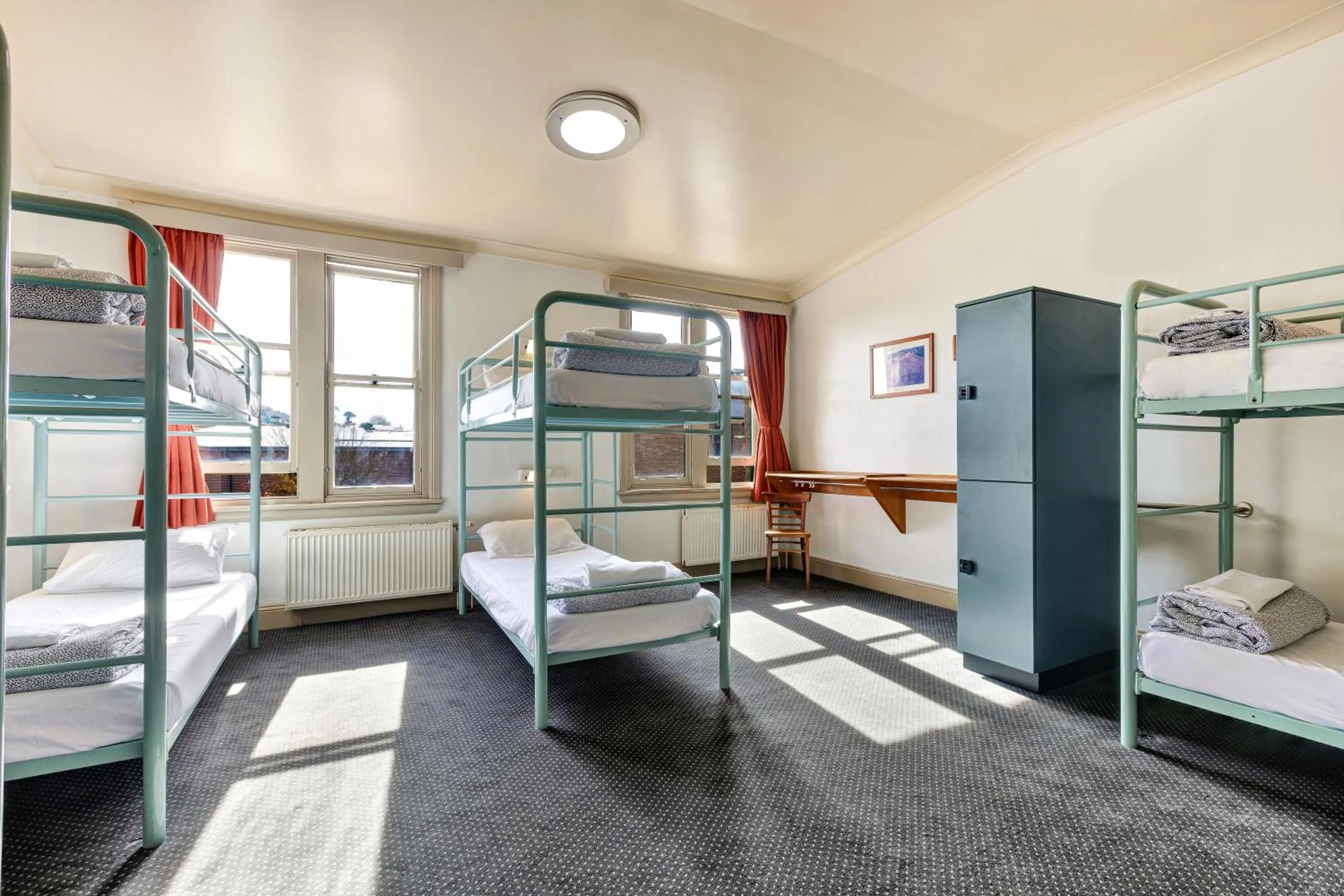 Bed in 6-Bed Mixed Dormitory with Shared Bathroom in YHA Blue Mountains Katoomba