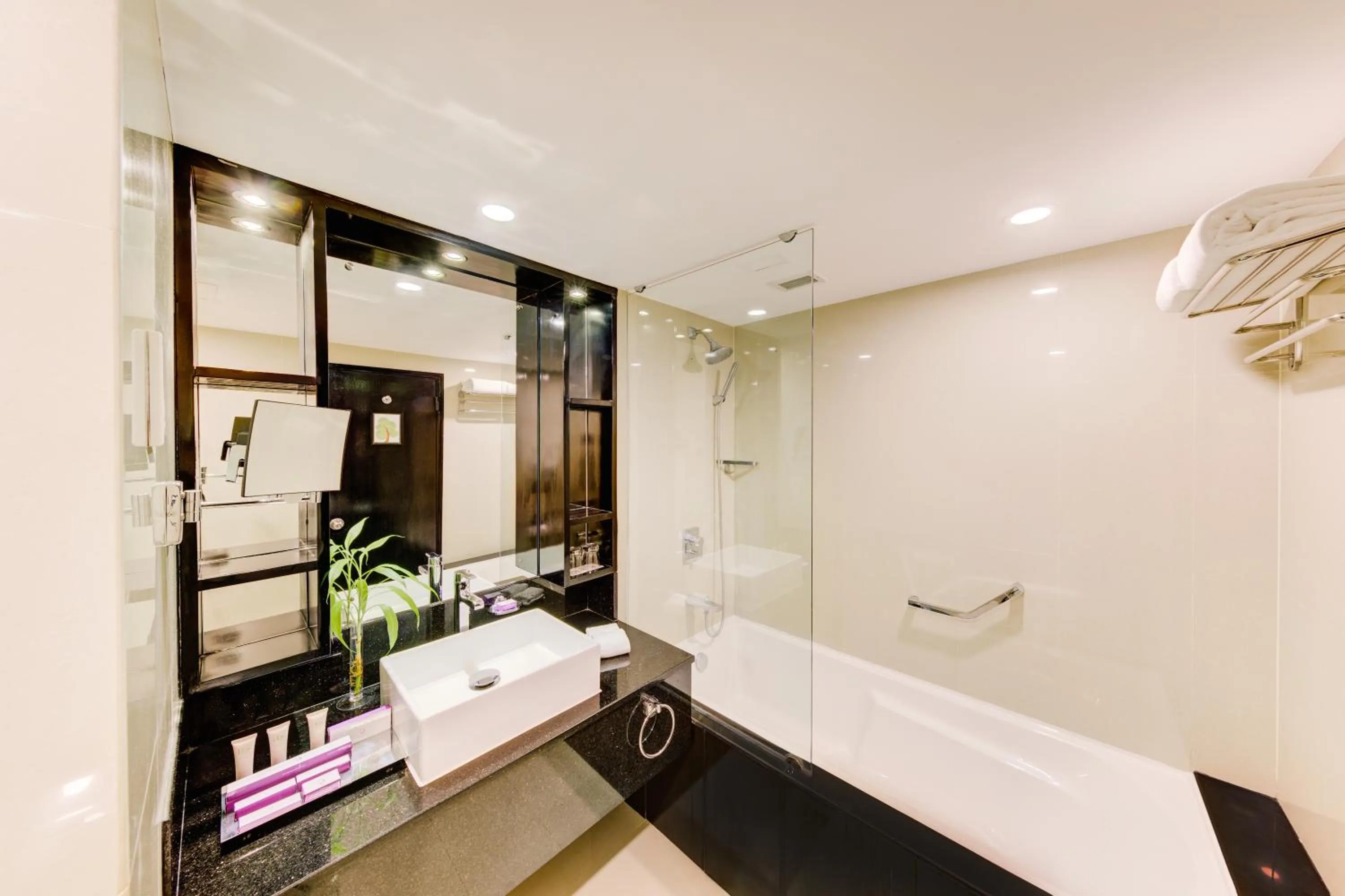 Executive Room with Lounge Access in Cinnamon Lakeside