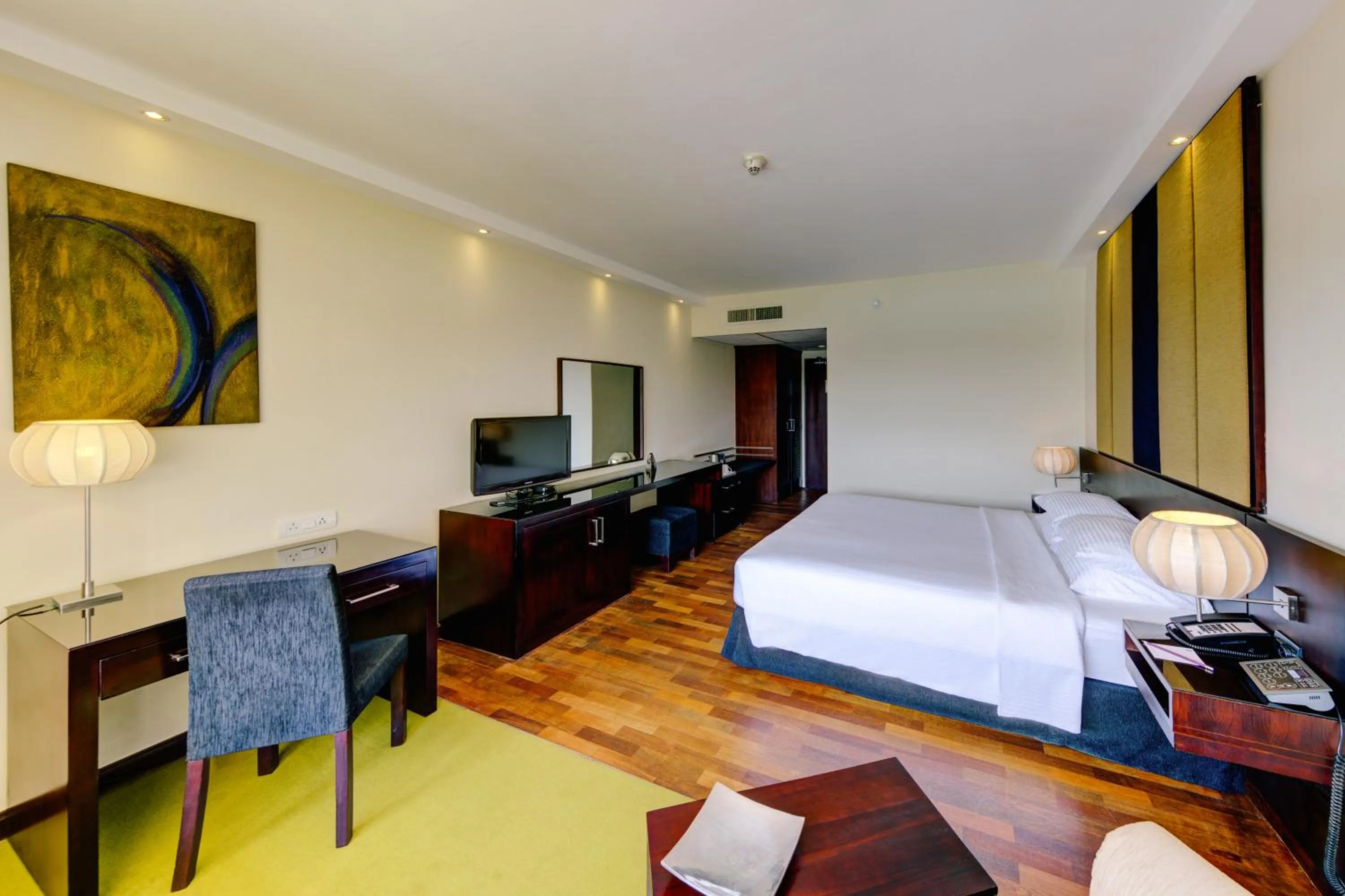 Premium Room Pool & Lakeview in Cinnamon Lakeside