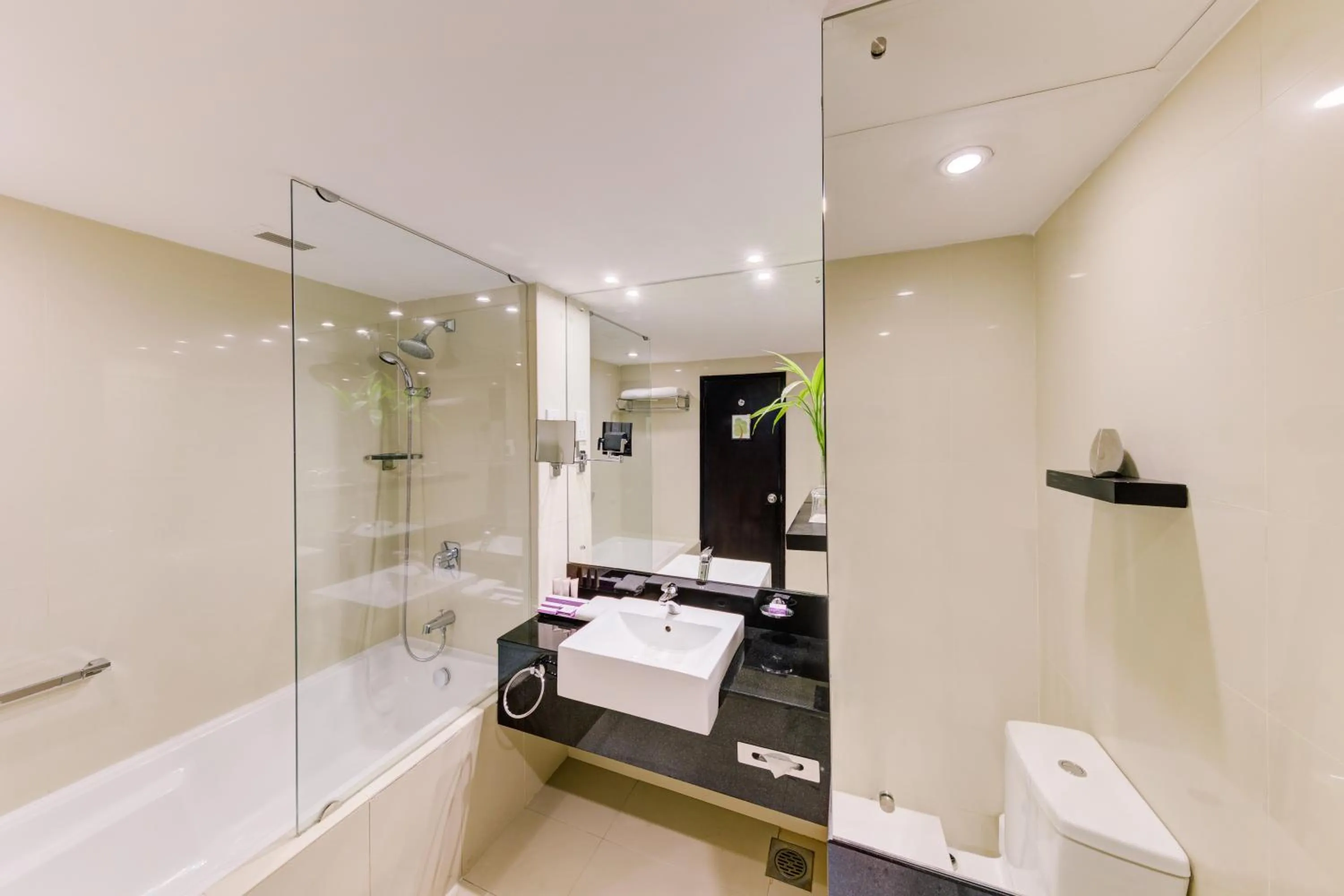 Superior King Room in Cinnamon Lakeside