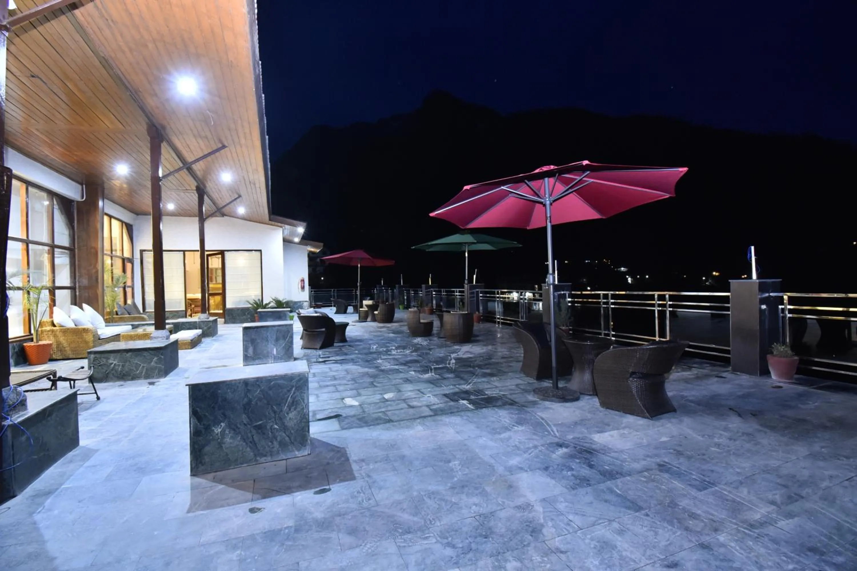 Super Deluxe Room in Hotel Snowcrests Manor