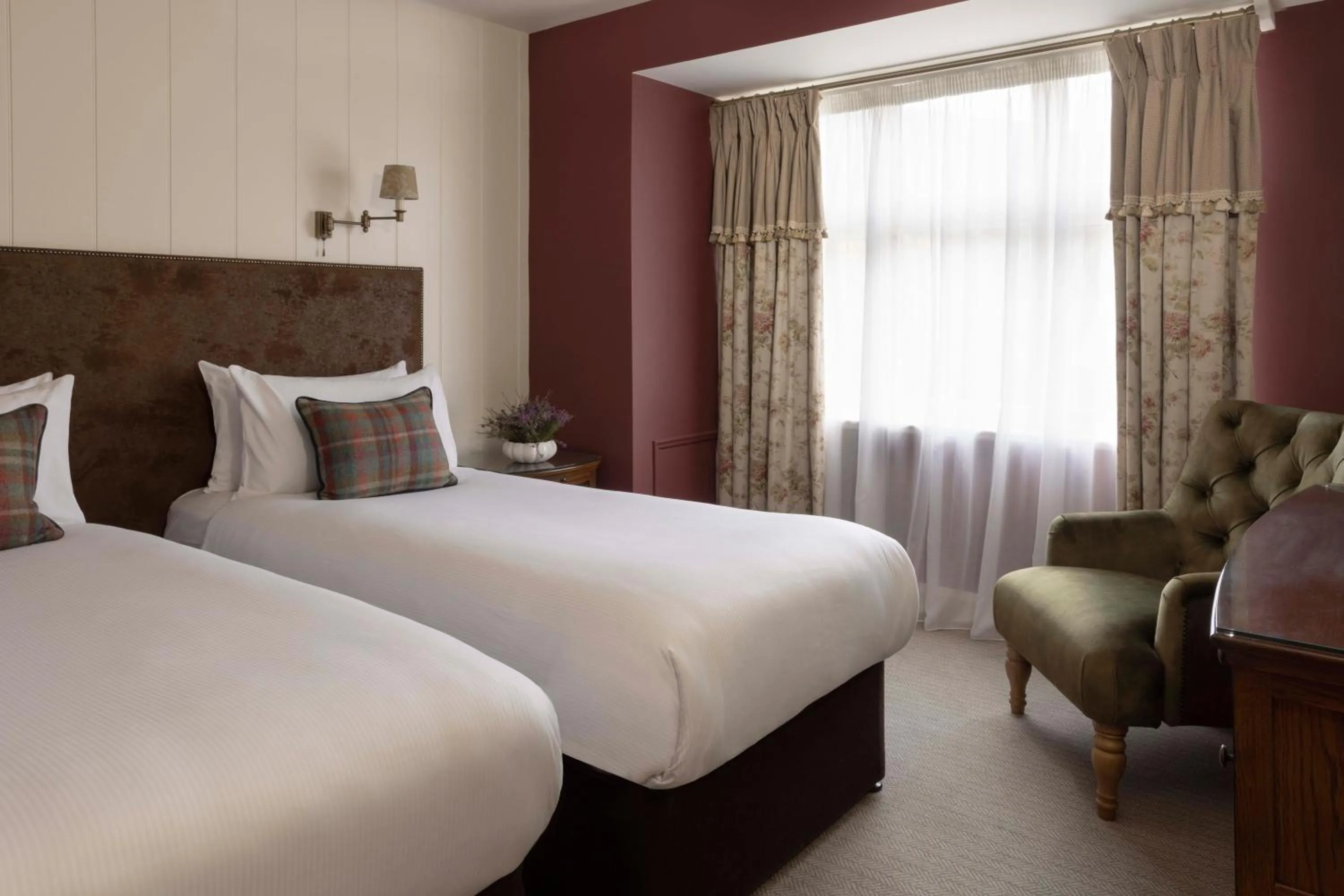 Classic Twin Room in Balmoral Arms