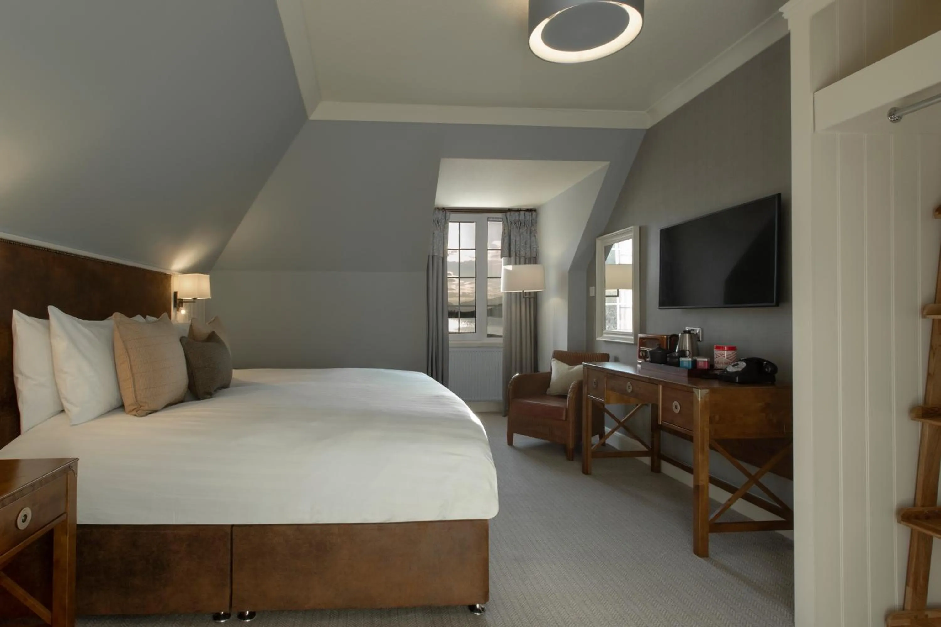 Classic King or Twin Room Lochnagar View in Balmoral Arms