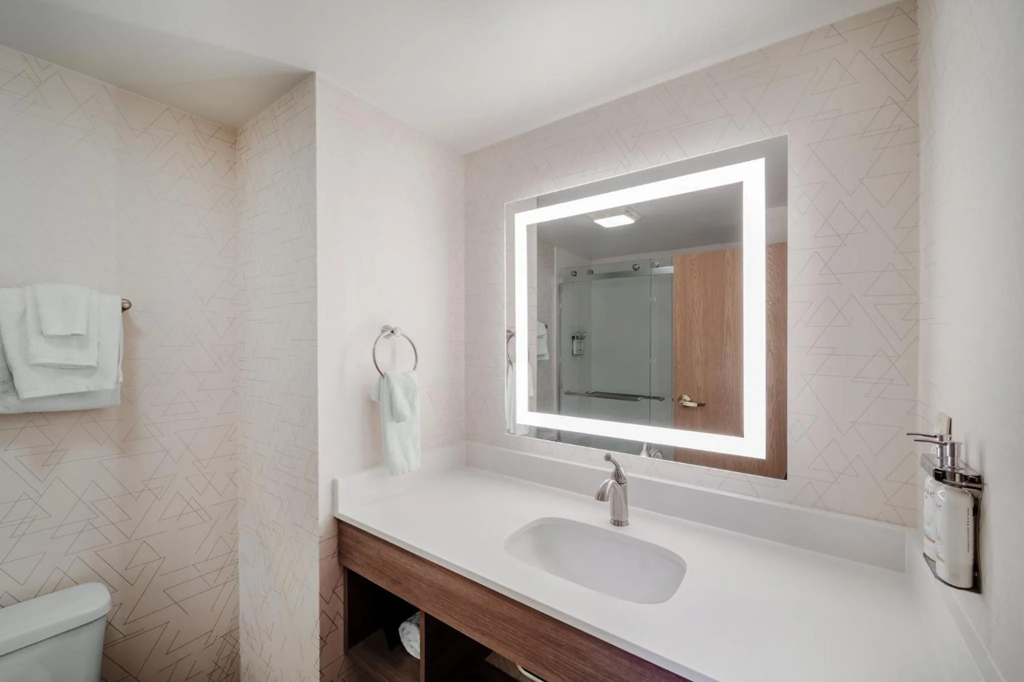 King Suite with Sofa Bed in Holiday Inn Express Vicksburg by IHG