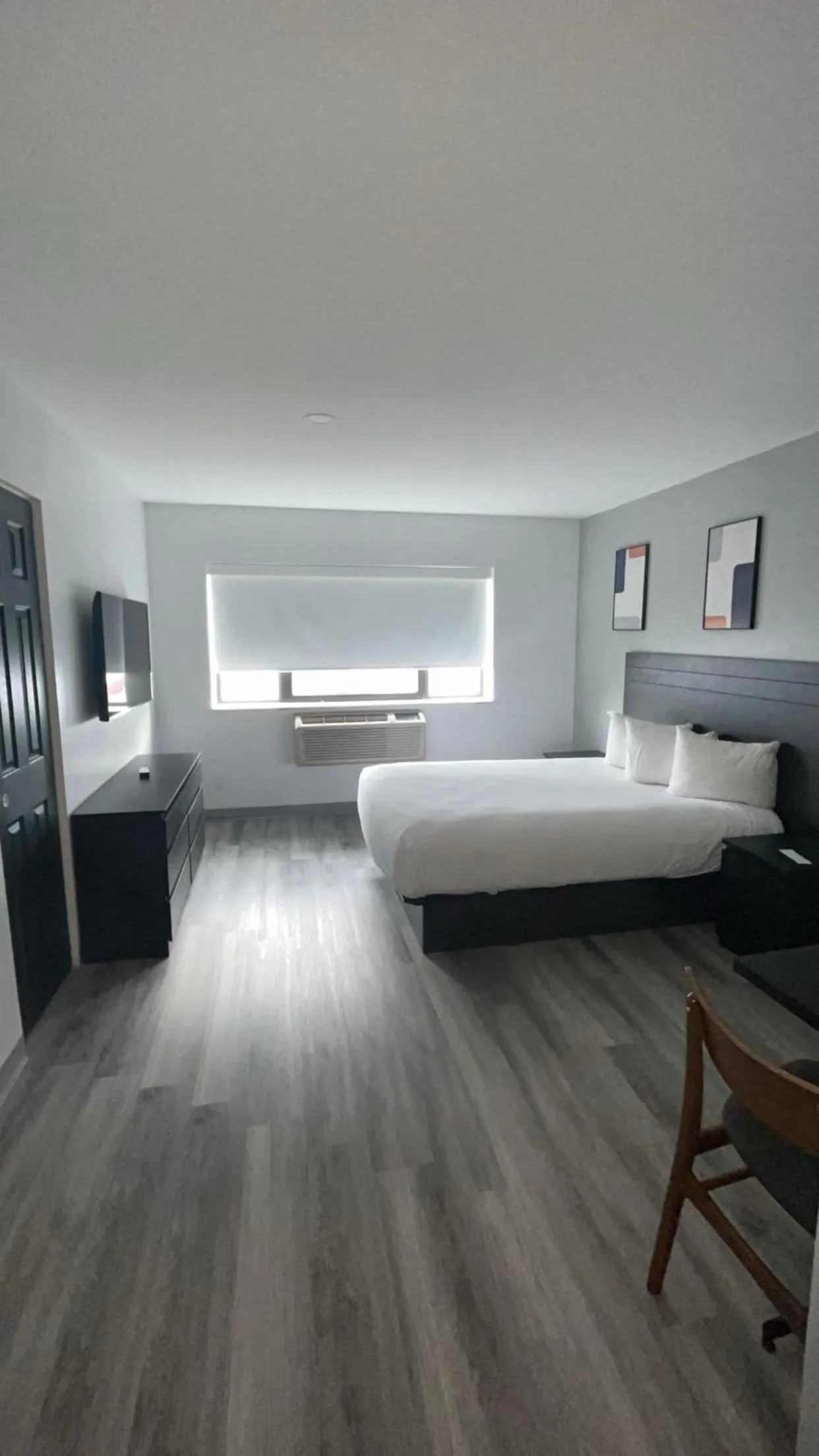Superior Queen Room with Kitchenette in Hotel Newstar Montréal