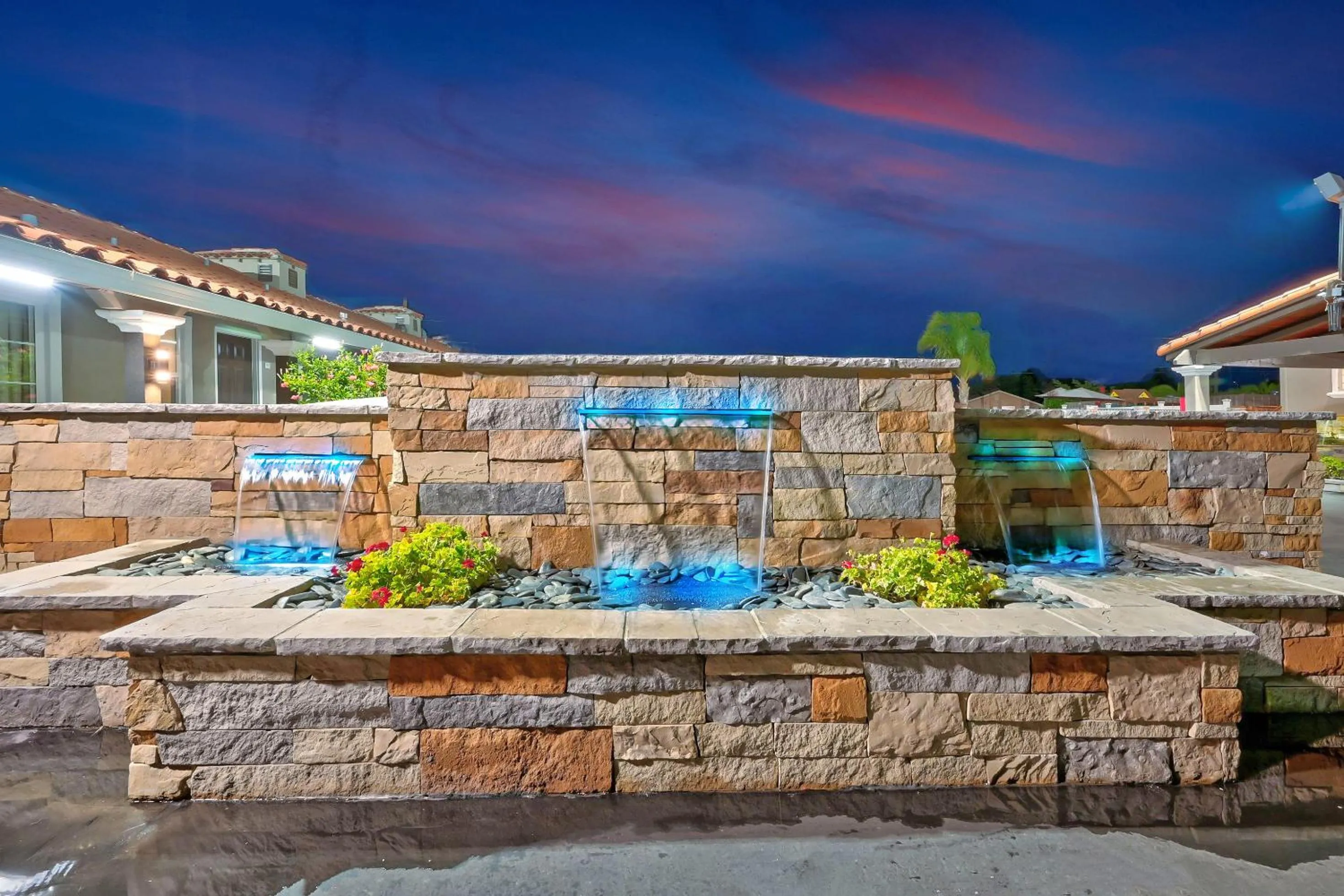 Queen Room with Two Queen Beds in Traveler's Inn Williams, CA Modern Renovated Hotel