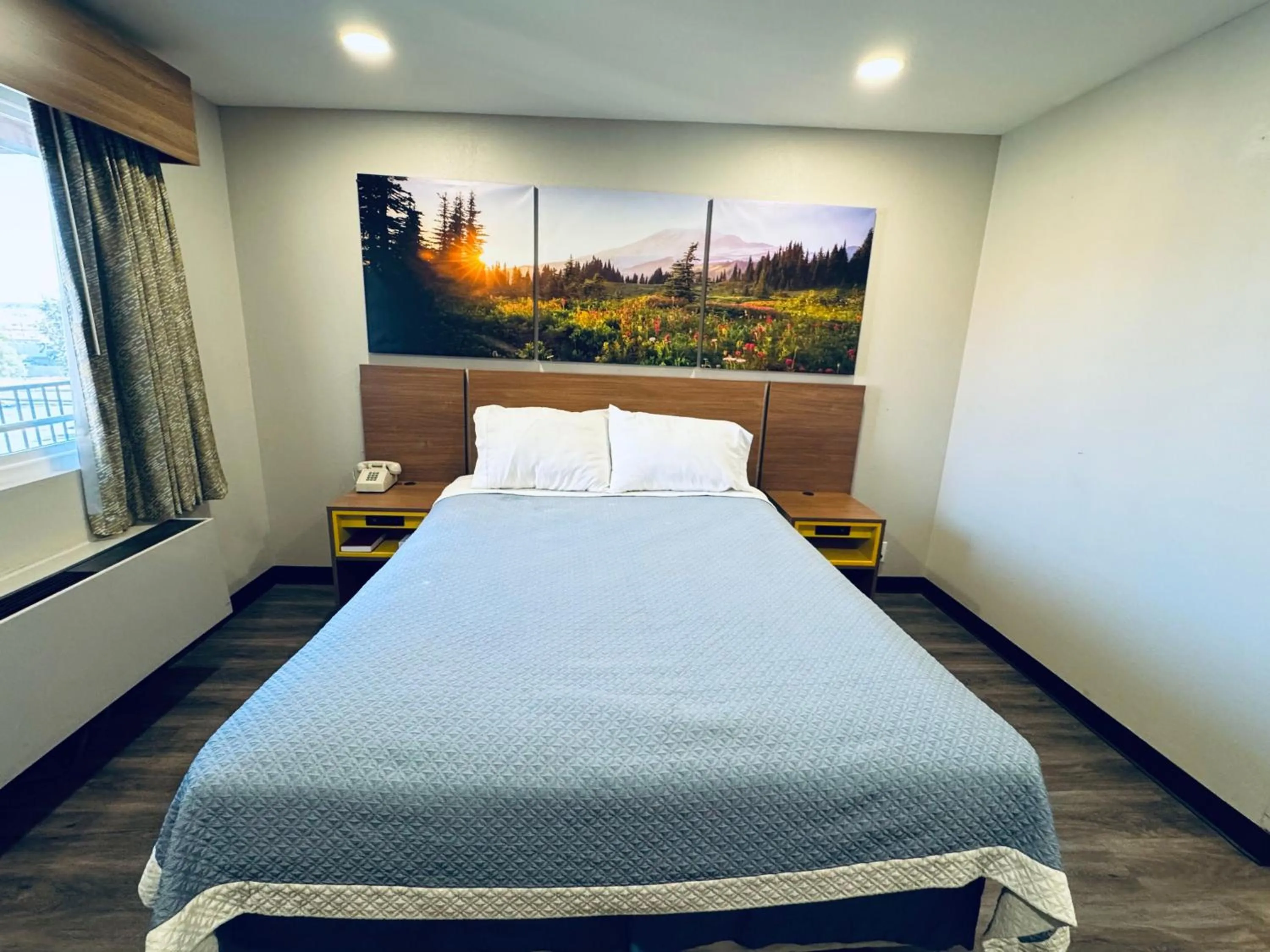 Queen Room - Non-Smoking in Days Inn by Wyndham Barstow