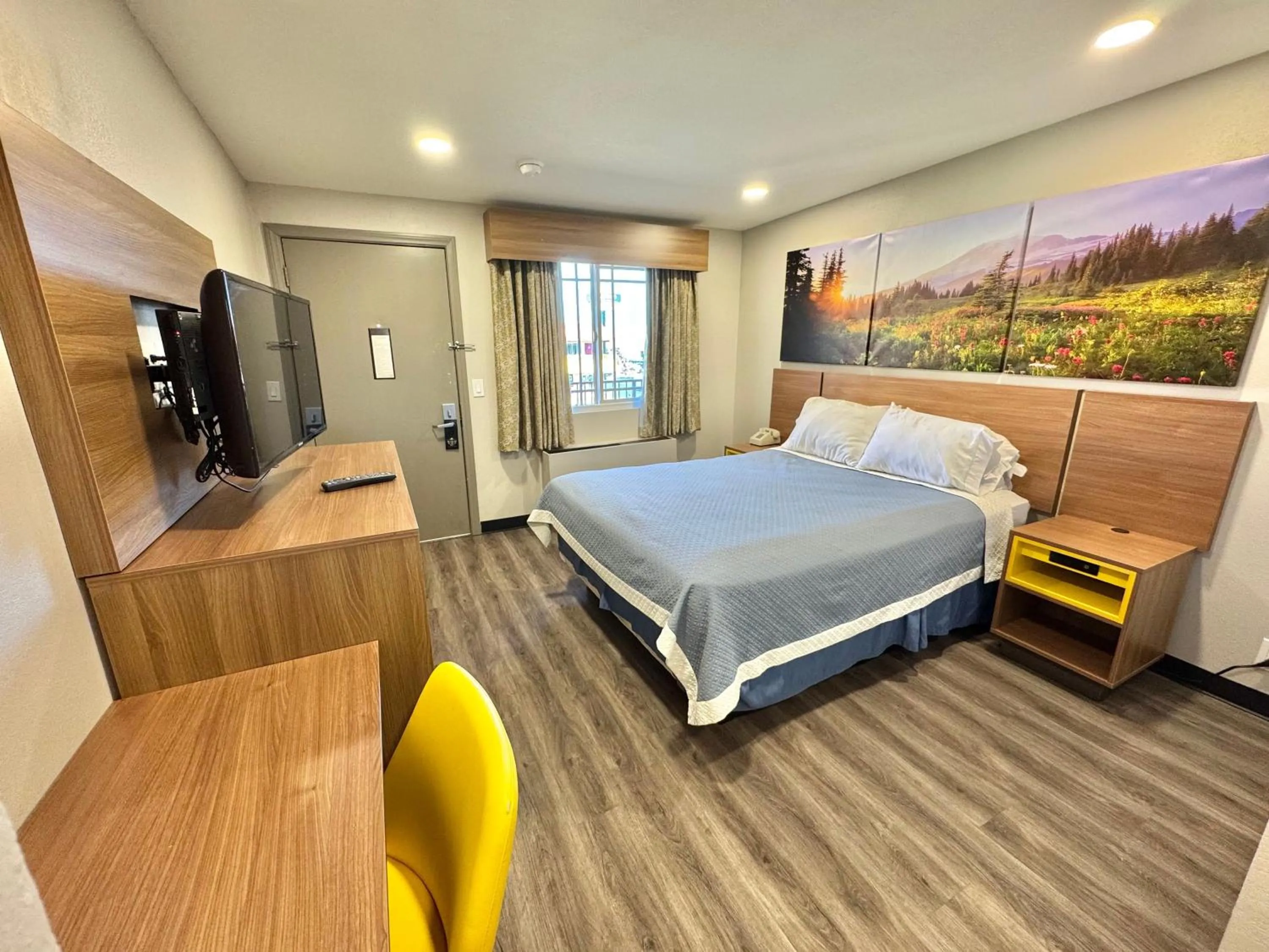 Queen Room - Disability Access/Non-Smoking in Days Inn by Wyndham Barstow