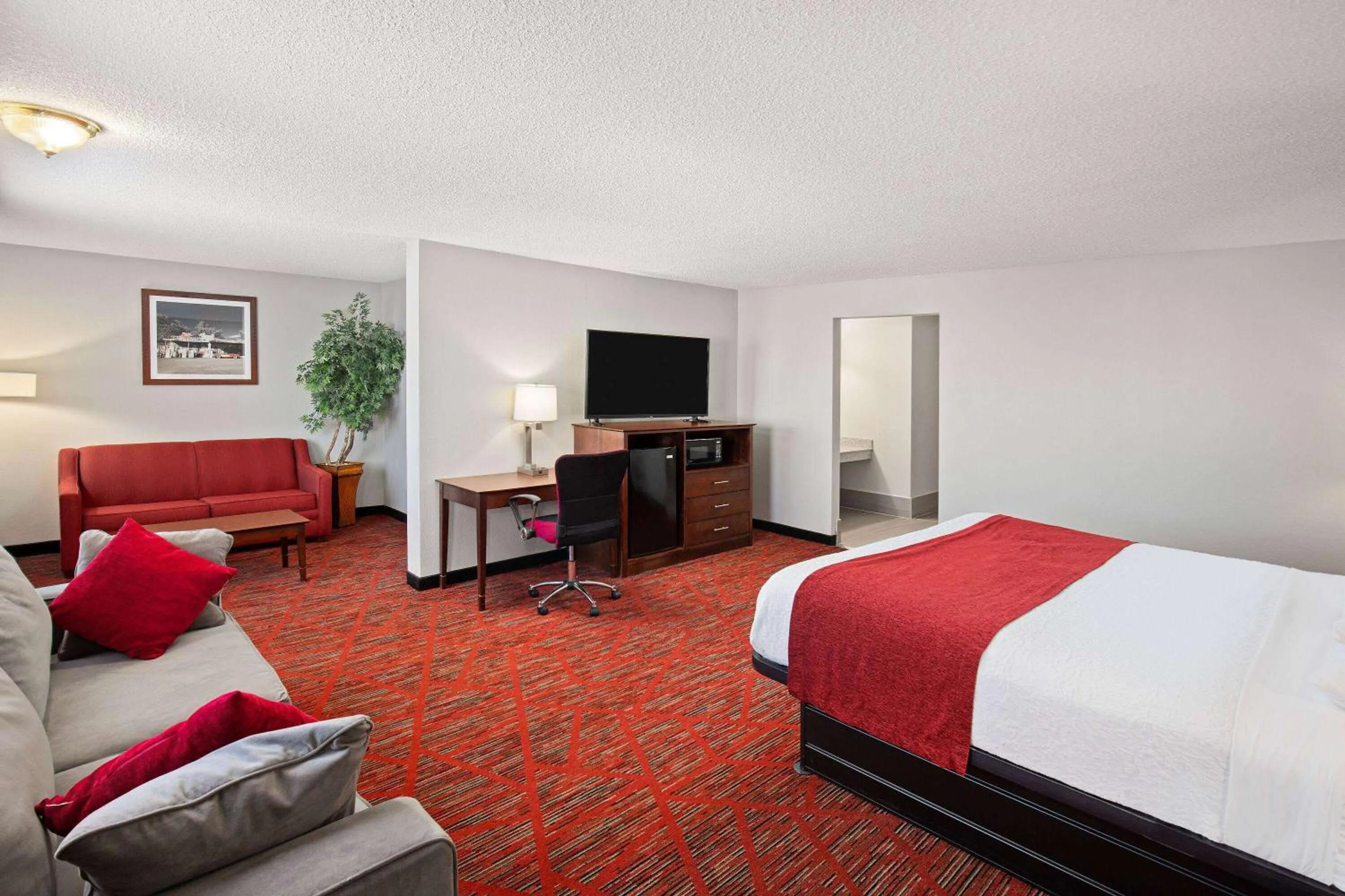 King Studio Suite - Non-Smoking in Ramada by Wyndham Bowling Green