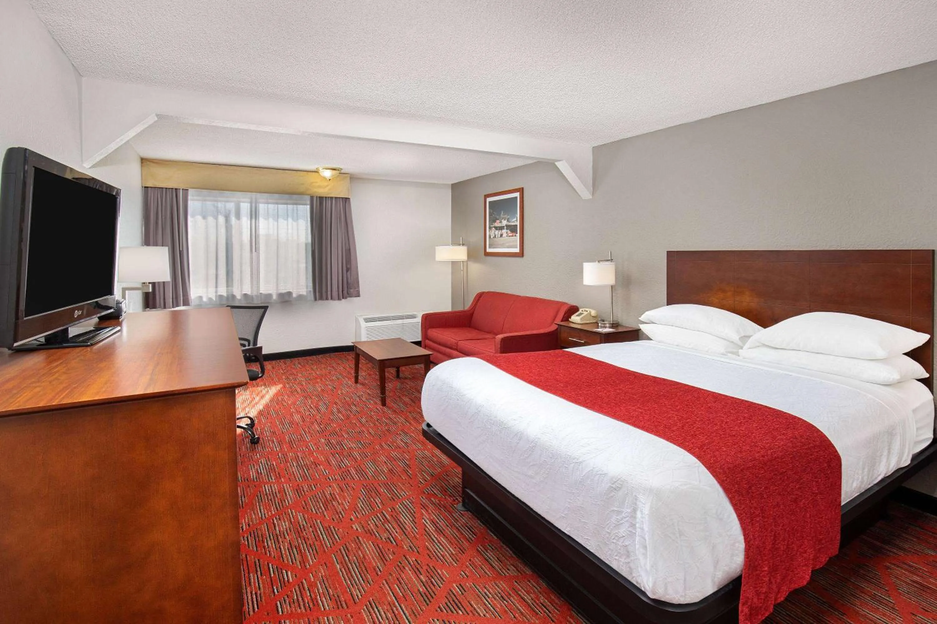 Queen Room - Non-Smoking in Ramada by Wyndham Bowling Green