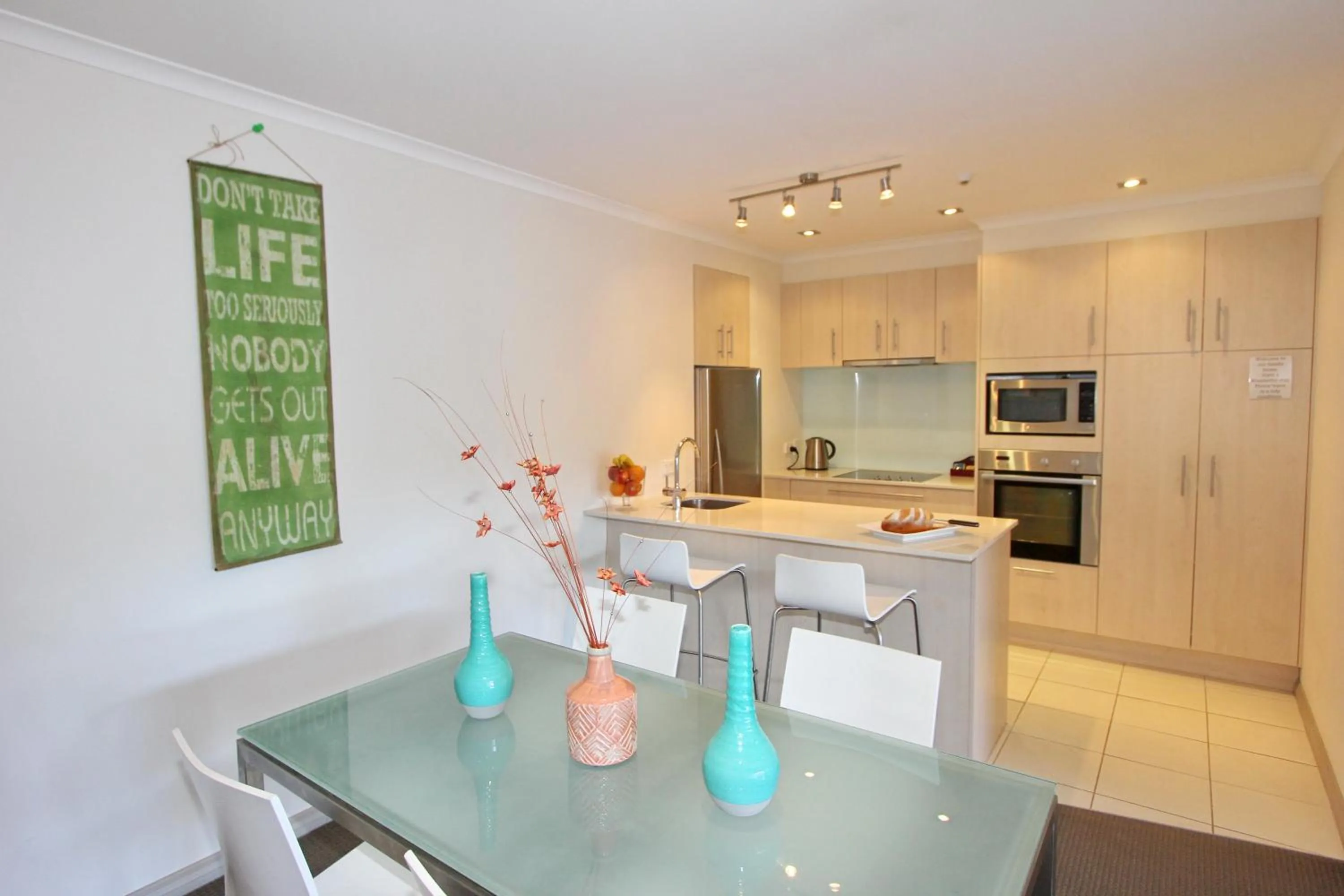 Apartment with Sea View in Crow's Nest Apartments