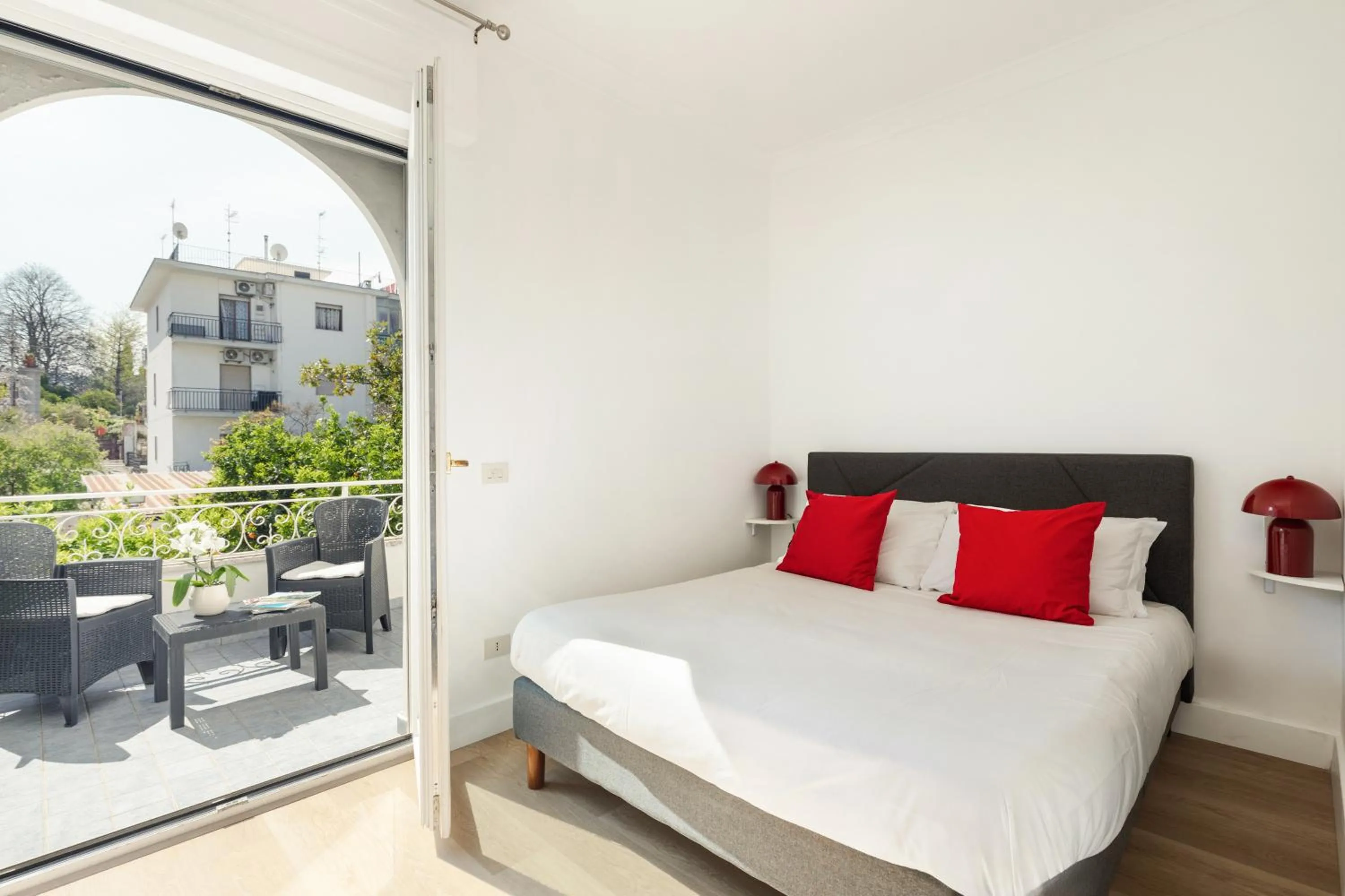 Double Room with Pool View in YourHome - Villa Sorrento