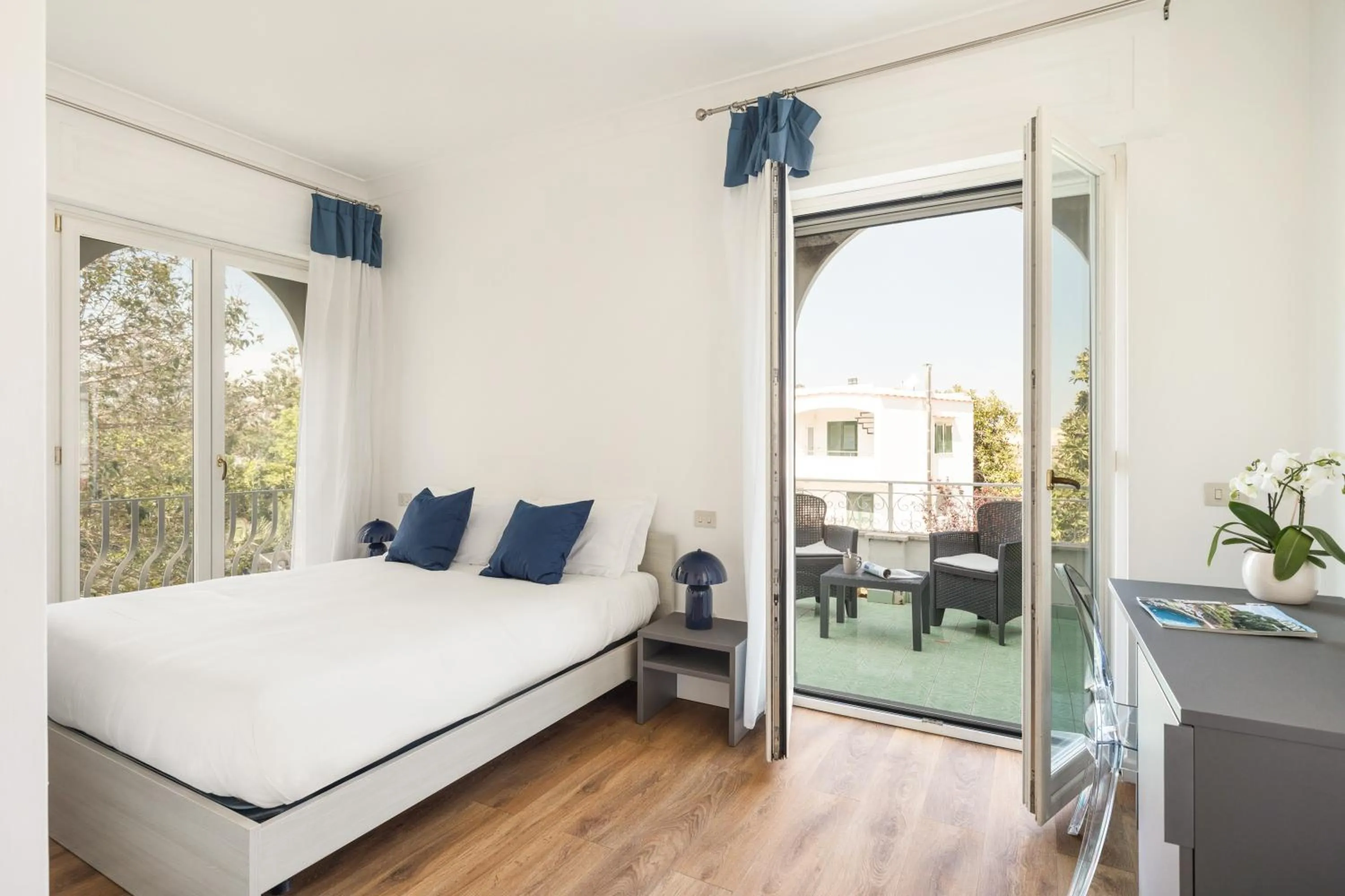 Triple Room with Terrace in YourHome - Villa Sorrento