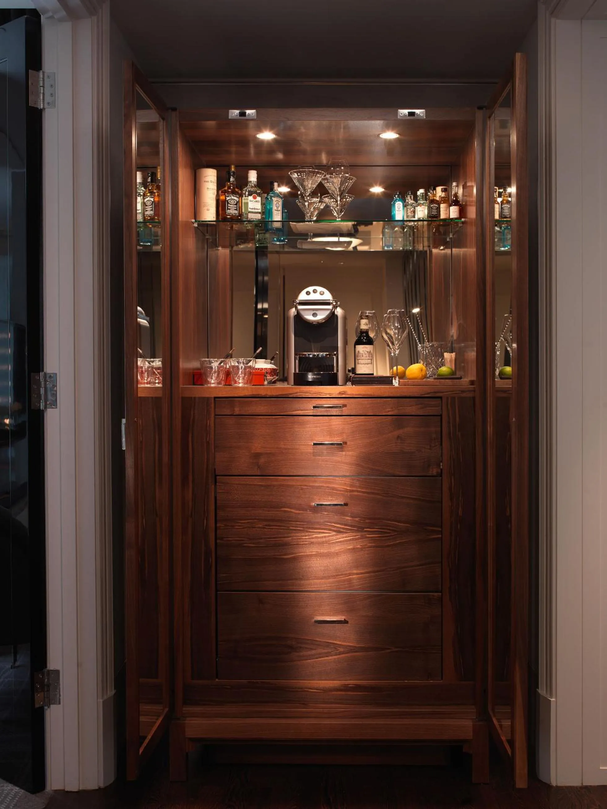 Pearl Suite in Rosewood London