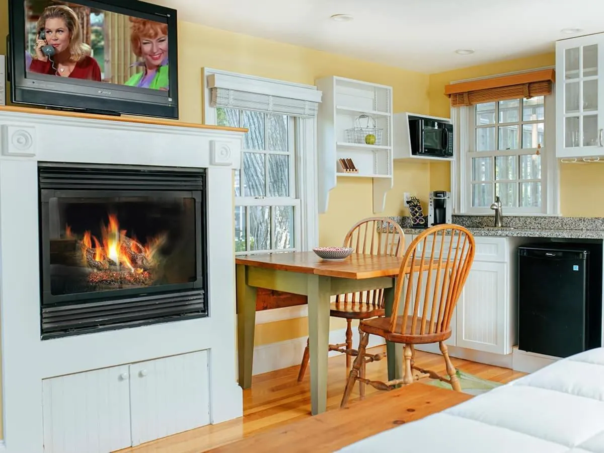 Deluxe King Room in The Provincetown Hotel at Gabriel's