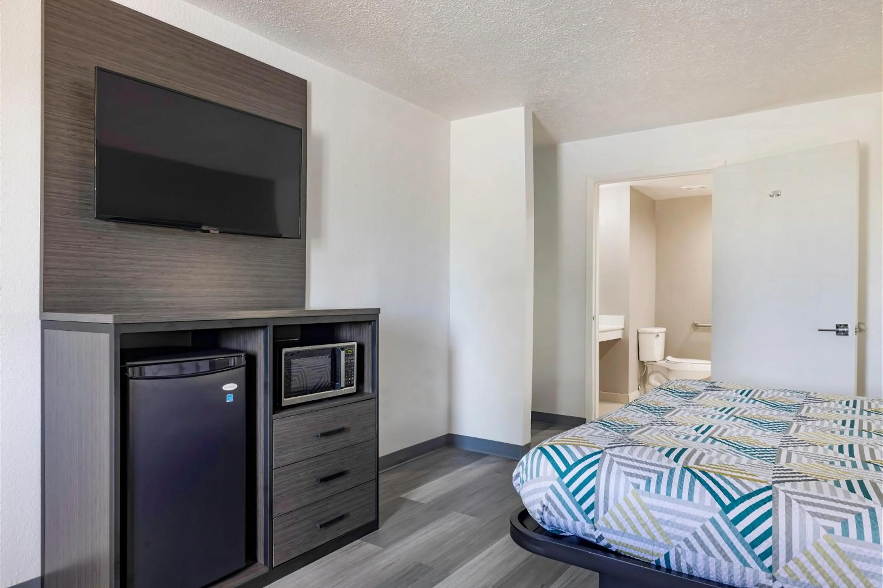 King Room - Disability Access - Non-Smoking in Motel 6 Lake Charles, LA