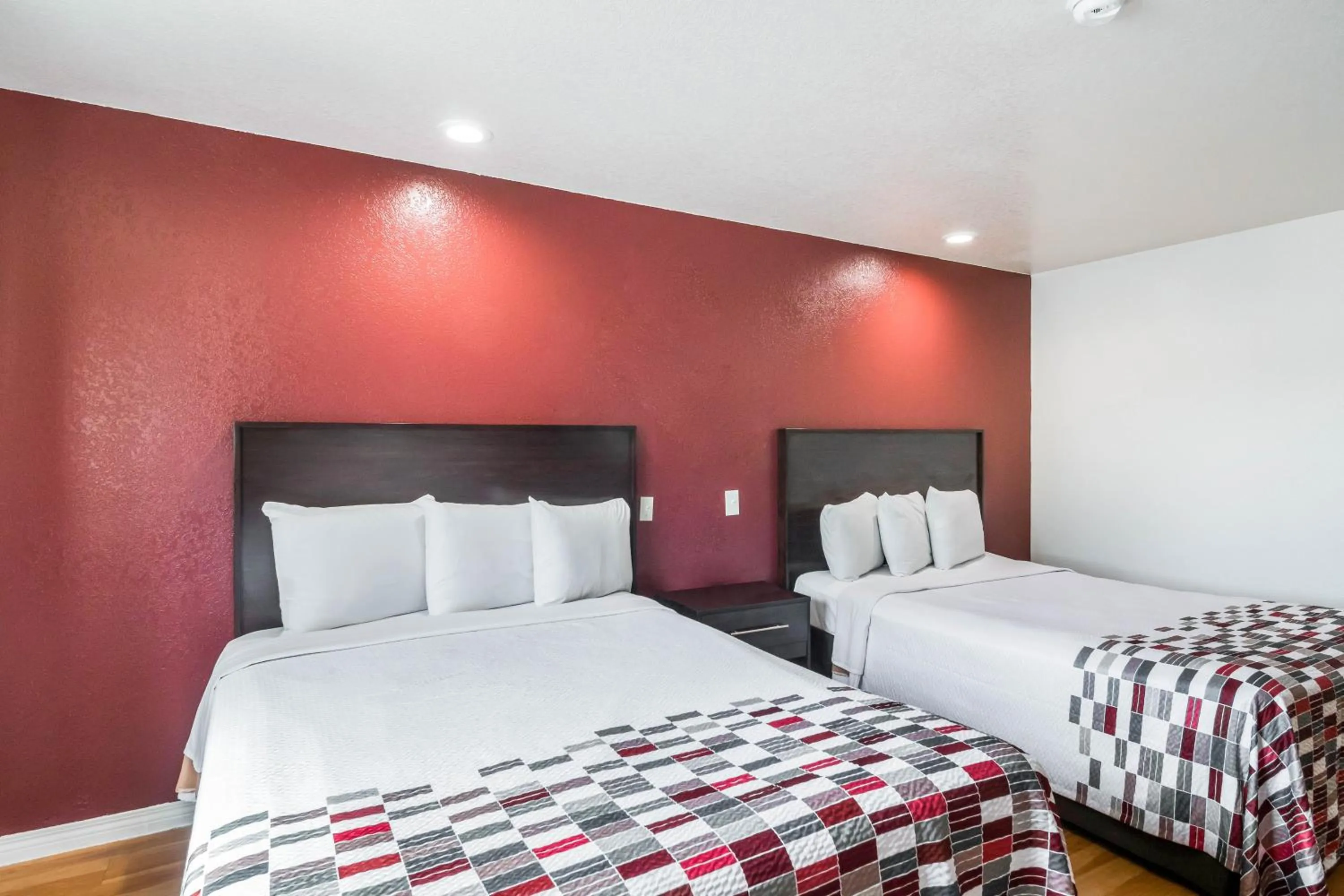 Deluxe Room with Two Queen Beds Disability Access Non-Smoking in Red Roof Inn Palmdale - Lancaster