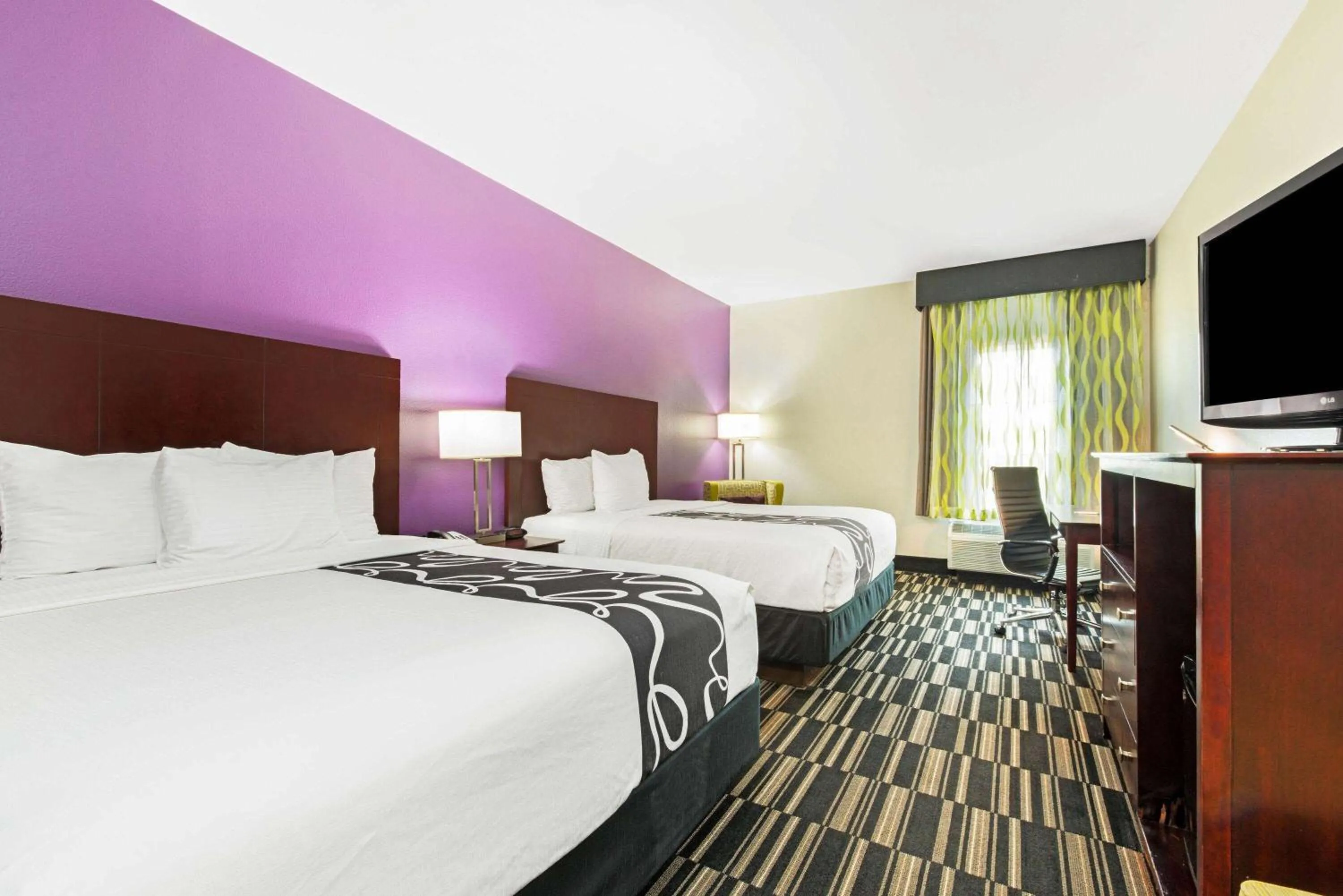 Deluxe Queen Room with Two Queen Beds in La Quinta by Wyndham Bridge City-Orange