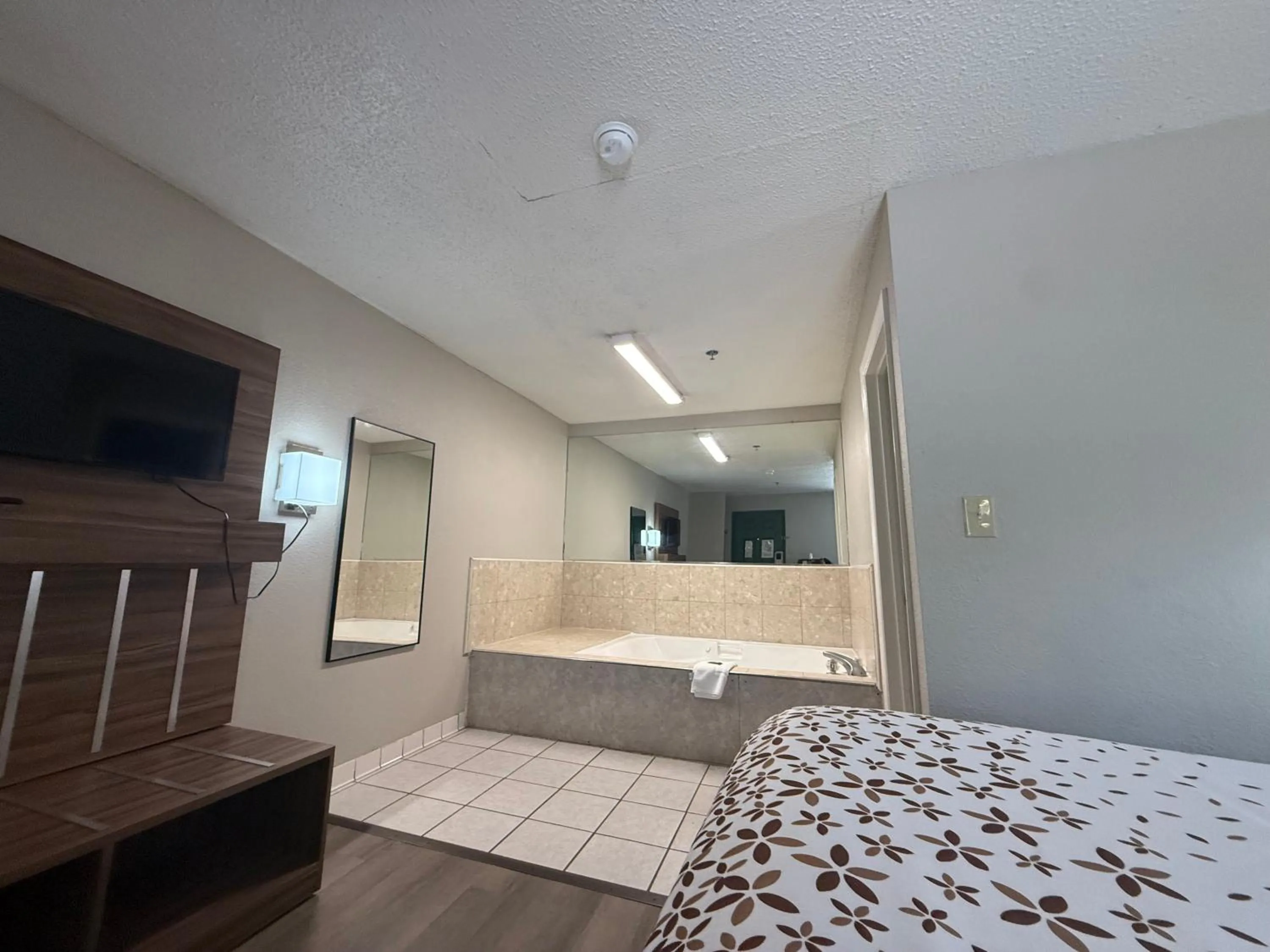 1 King Bed Jetted Tub Smoking in Country Hearth Inn & Suites Augusta