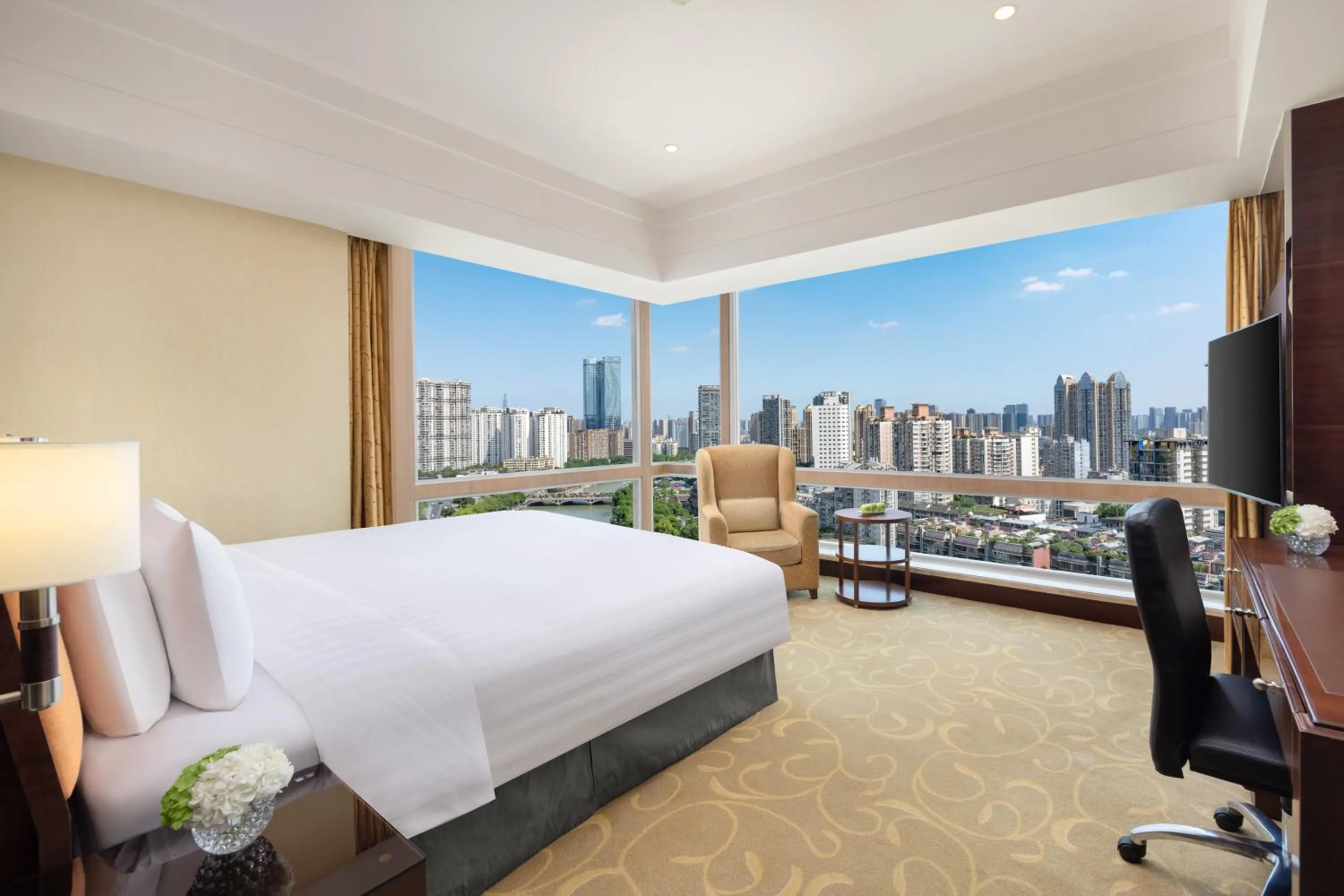 Deluxe Double Room with River View in Shangri-La Chengdu
