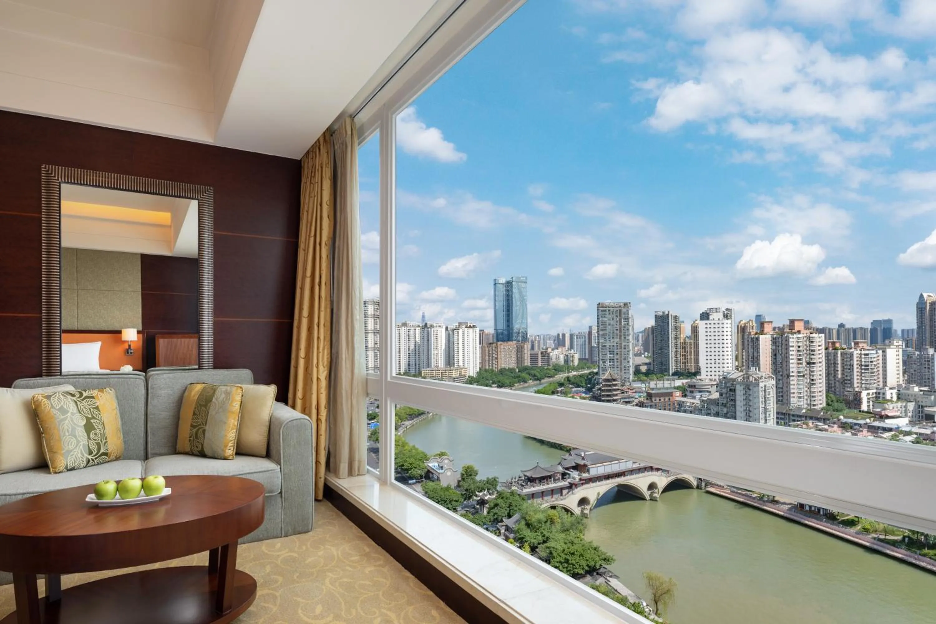 Horizon Double Room with River View in Shangri-La Chengdu