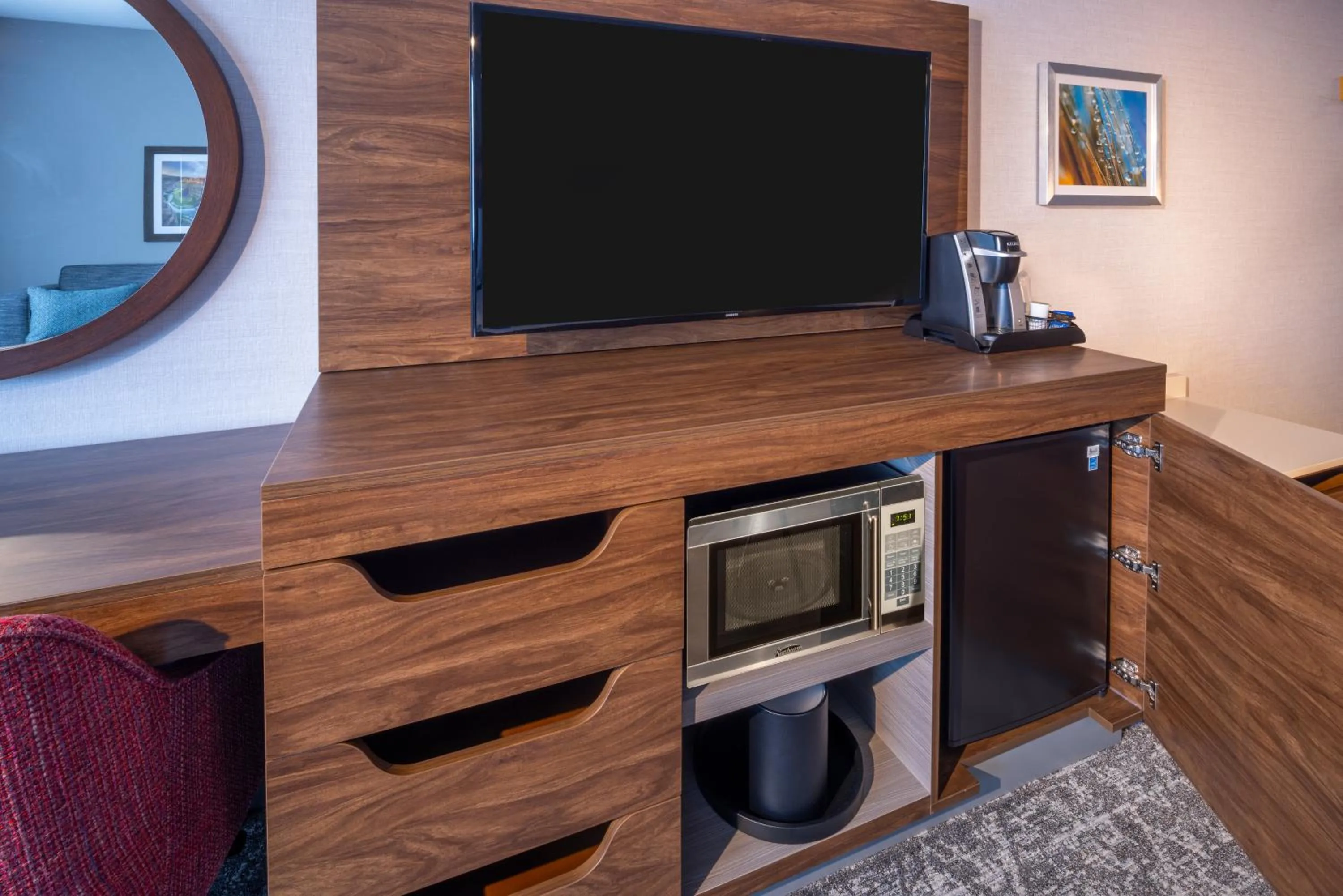 King Room with Sofa Bed and Bath Tub - Mobility Accessible in Hampton Inn Pullman