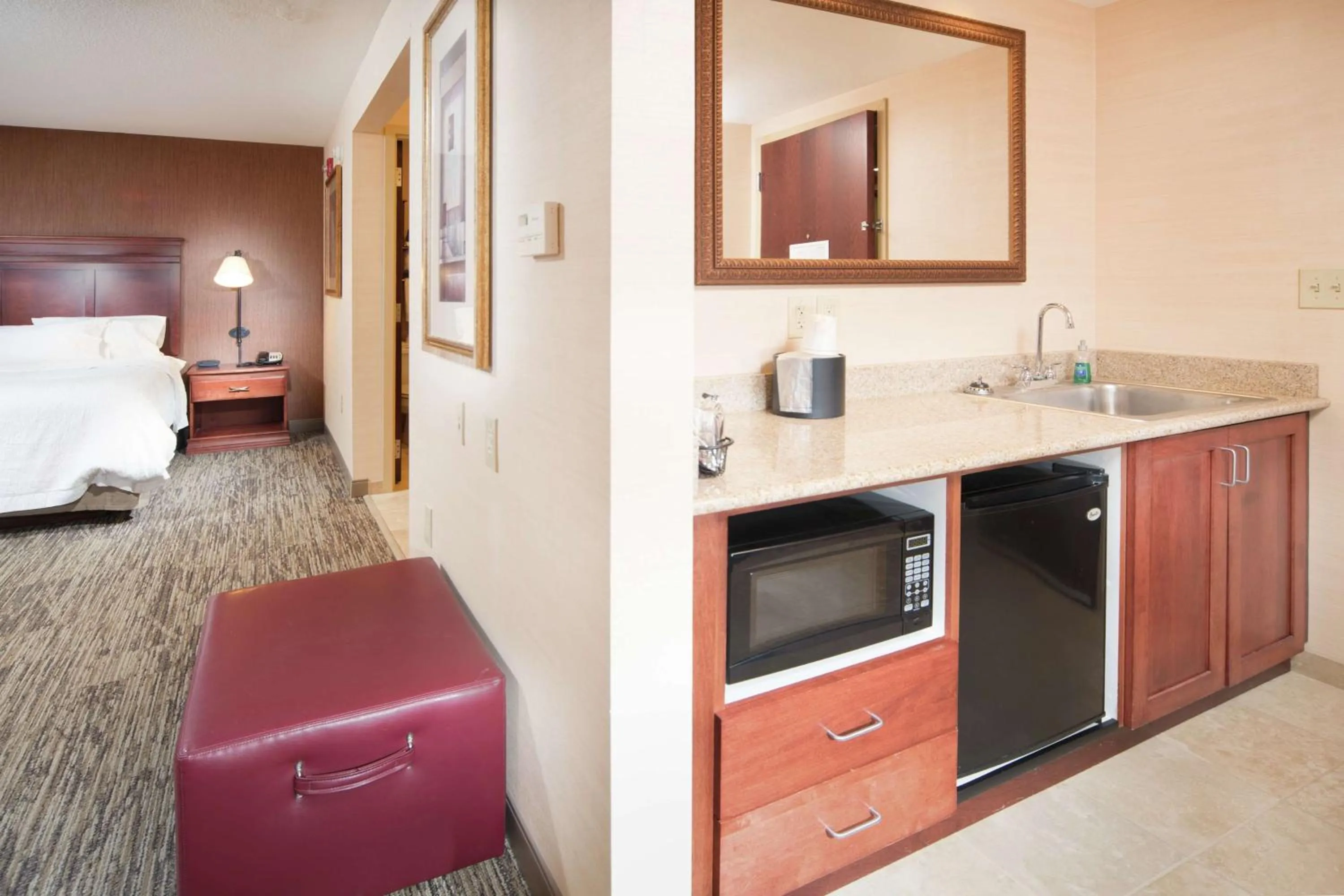 Deluxe King Studio in Hampton Inn & Suites Greensburg