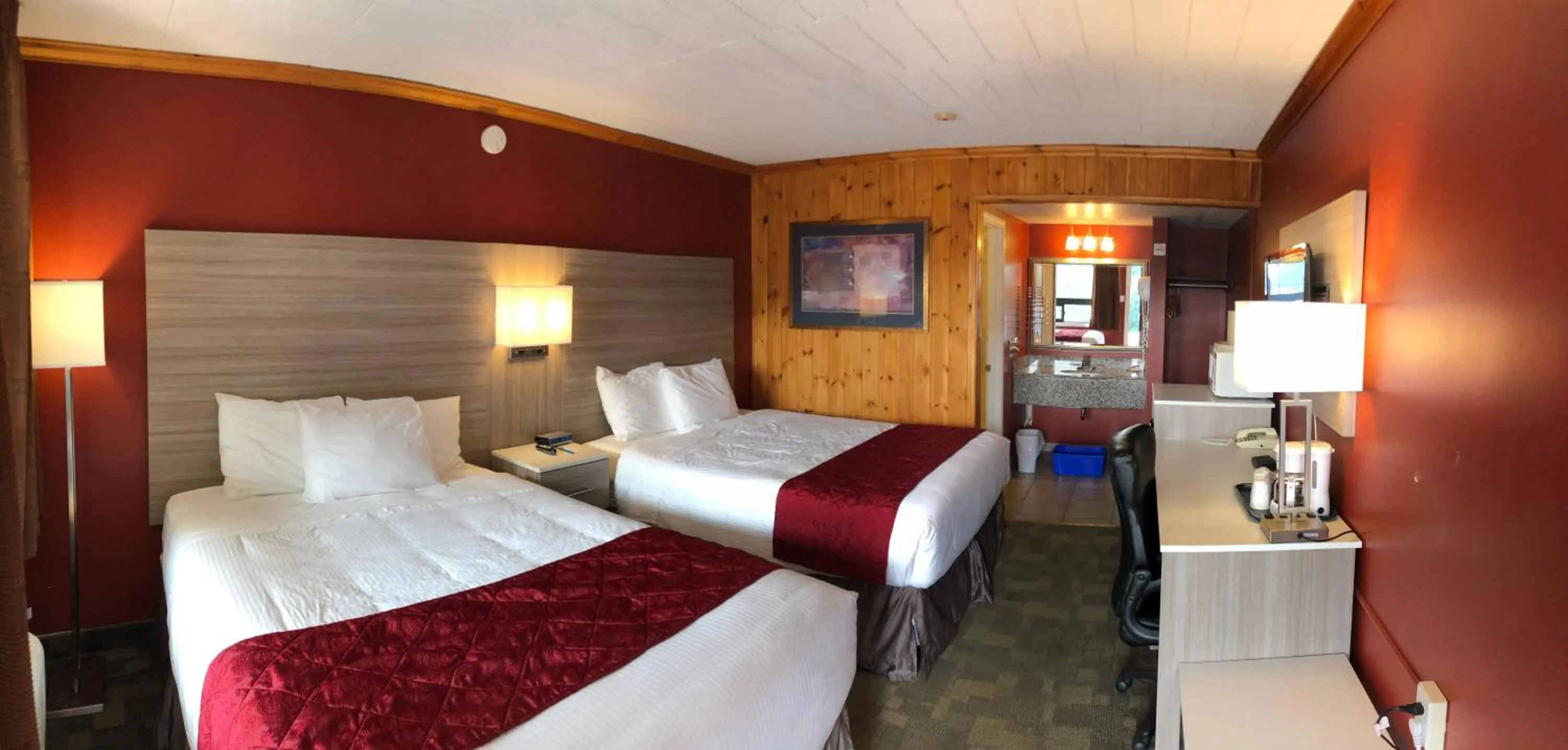 Queen Room with Two Queen Beds - Non-Smoking in Knights Inn Huntsville