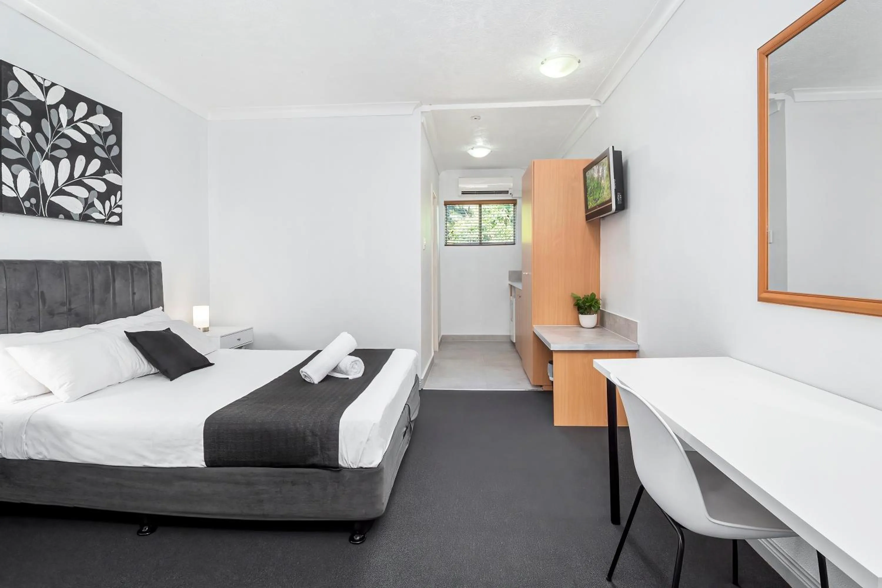 Deluxe Queen Room (Not Pet Friendly) in The Robert Towns