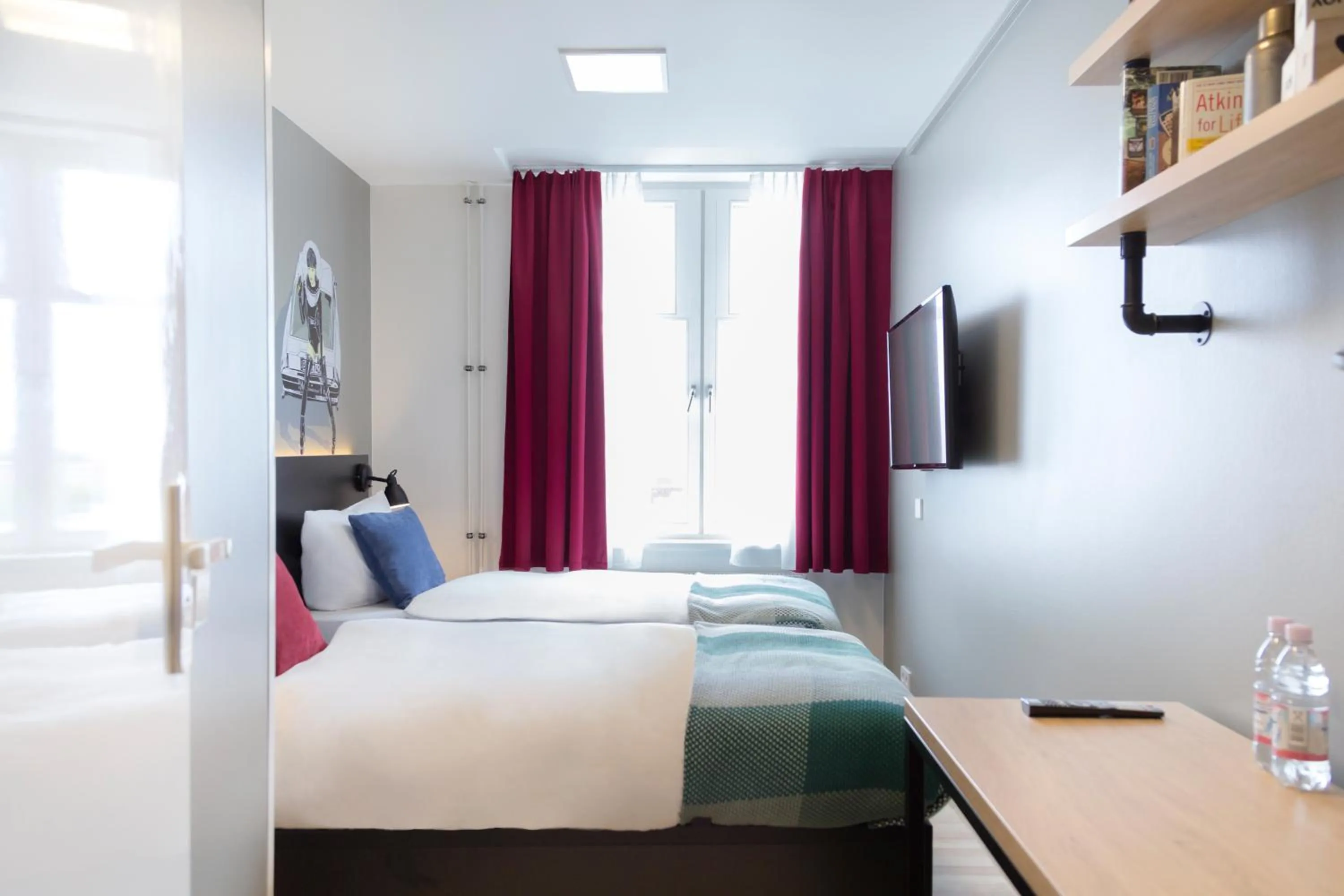 Deluxe Twin Room in Generator Hamburg