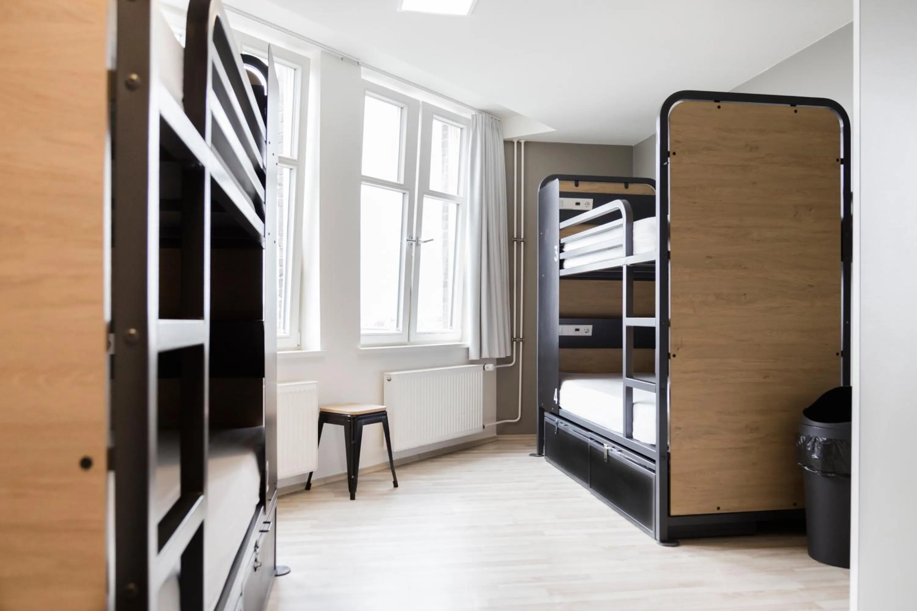 Private 4-Bed Room in Generator Hamburg