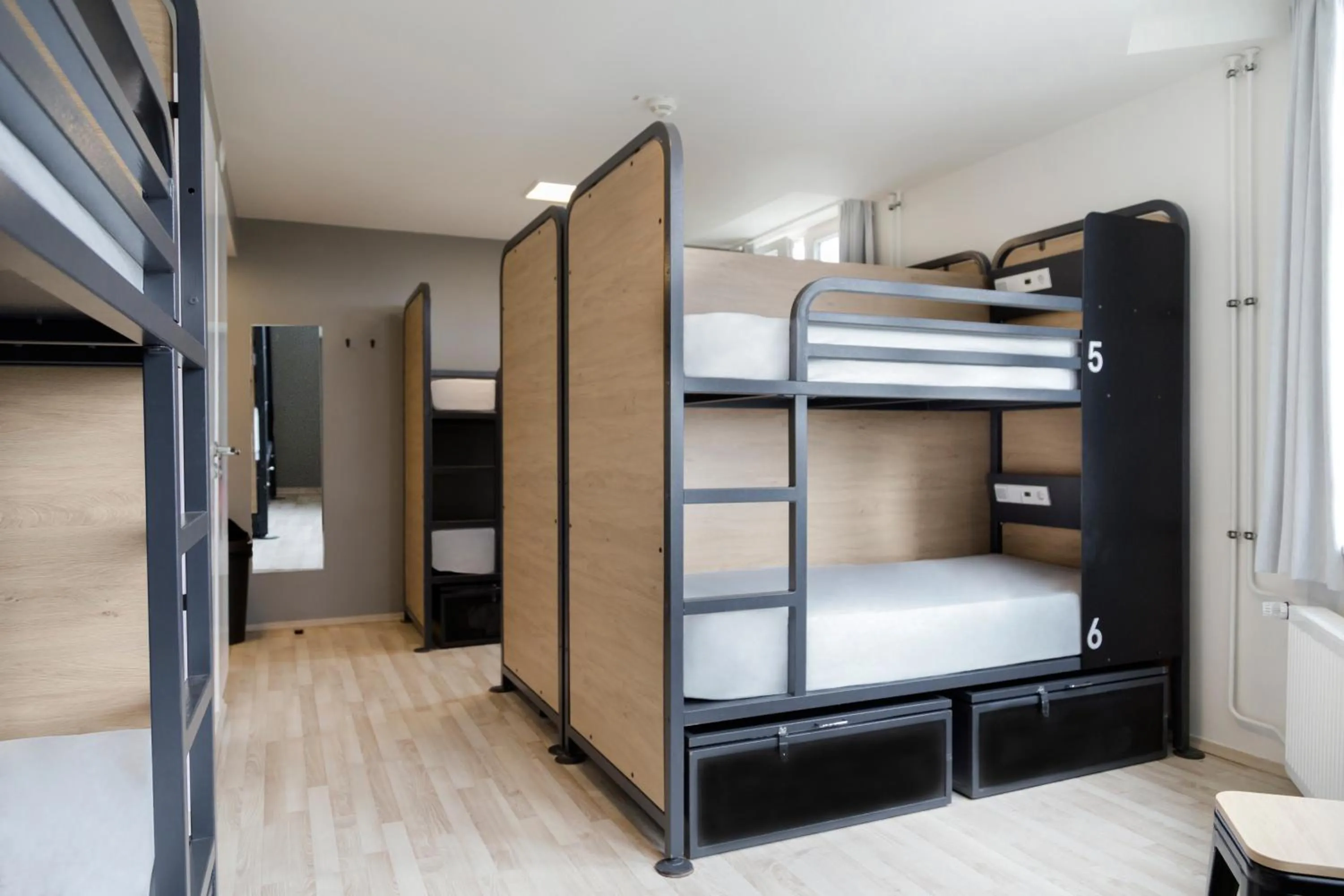 8-Bed Mixed Dormitory Room in Generator Hamburg