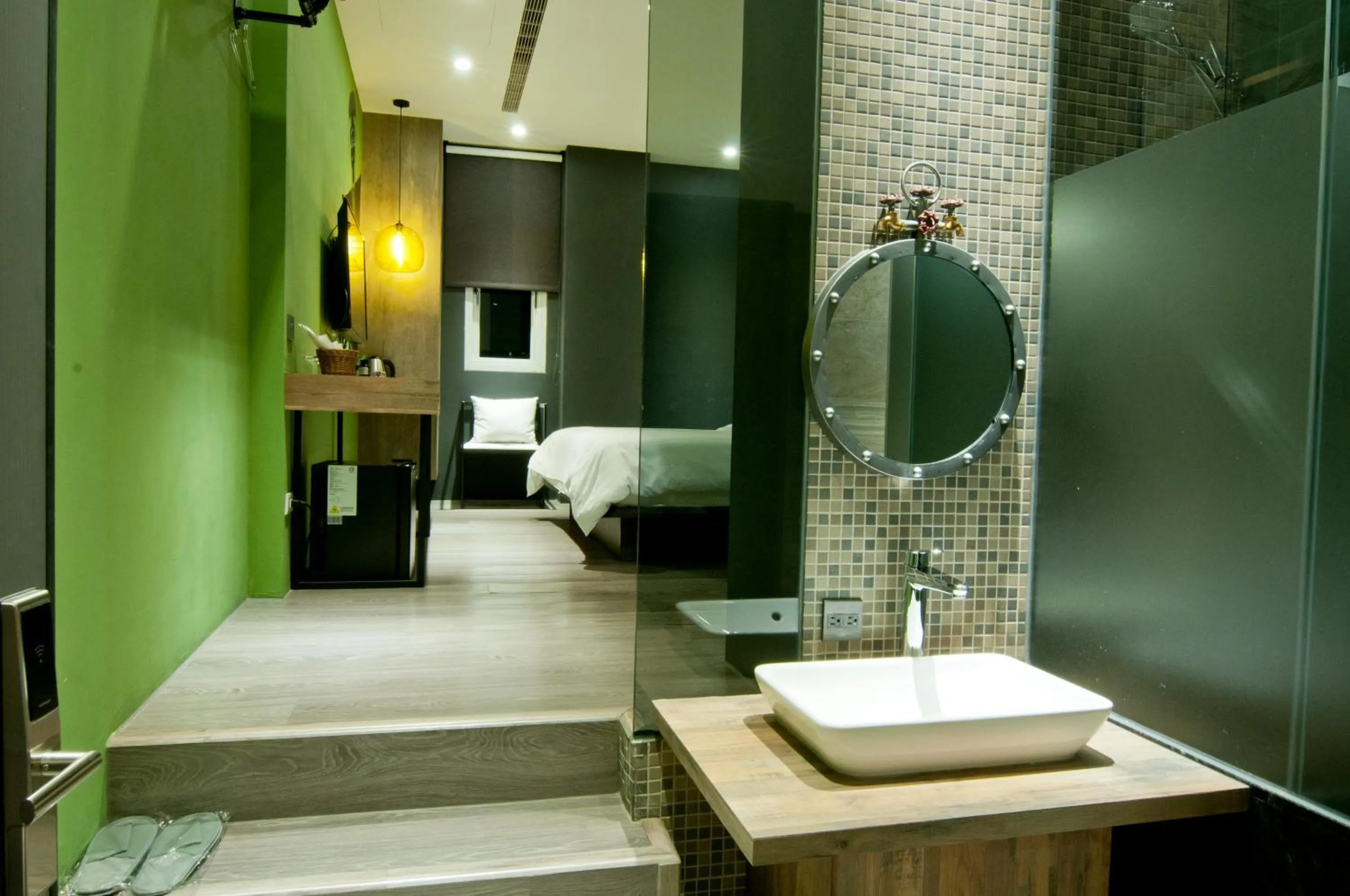 Deluxe Double Room with Bath in Huwei Hotel