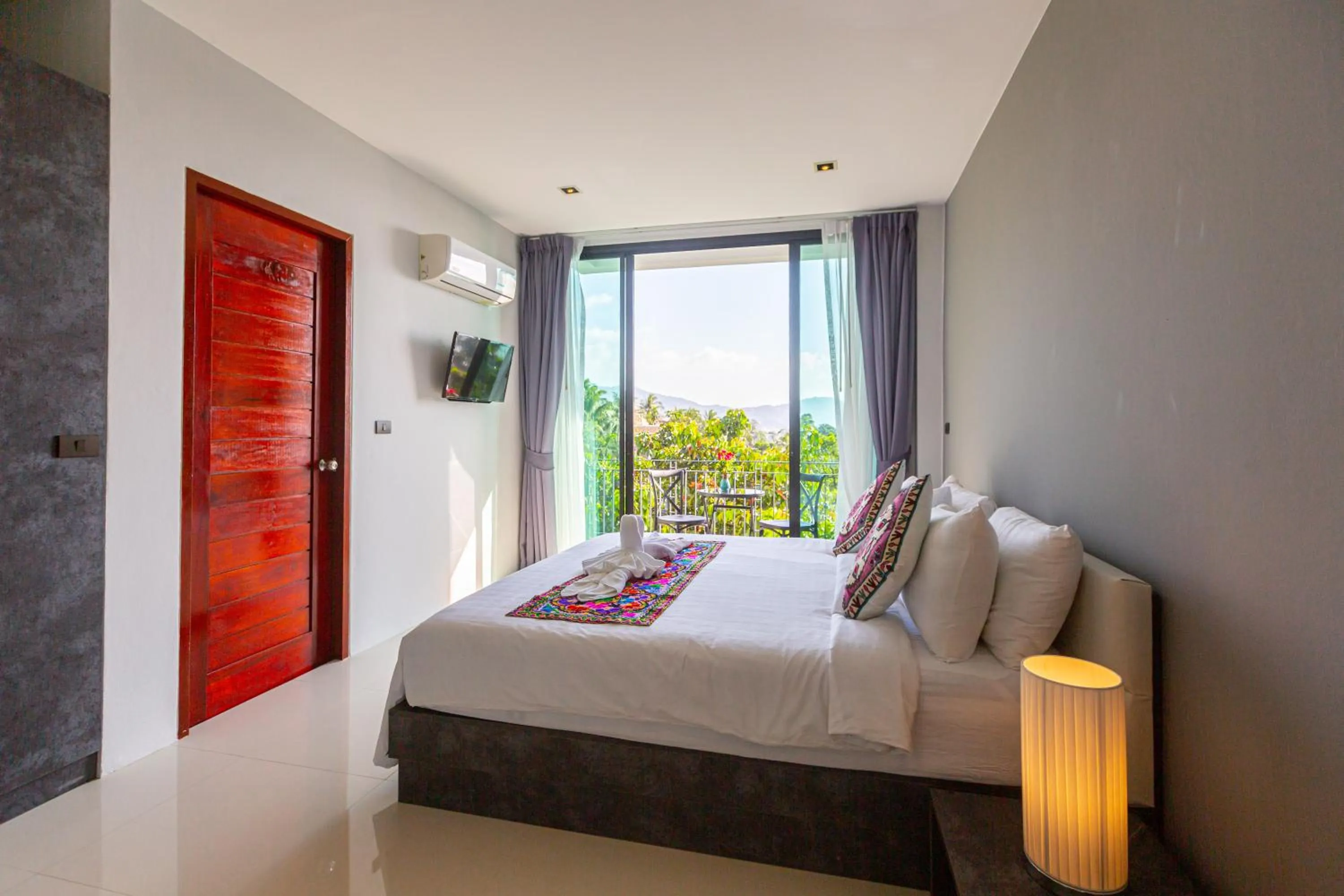 Deluxe Double Room with Sea View in Rossarin Sea View Patong