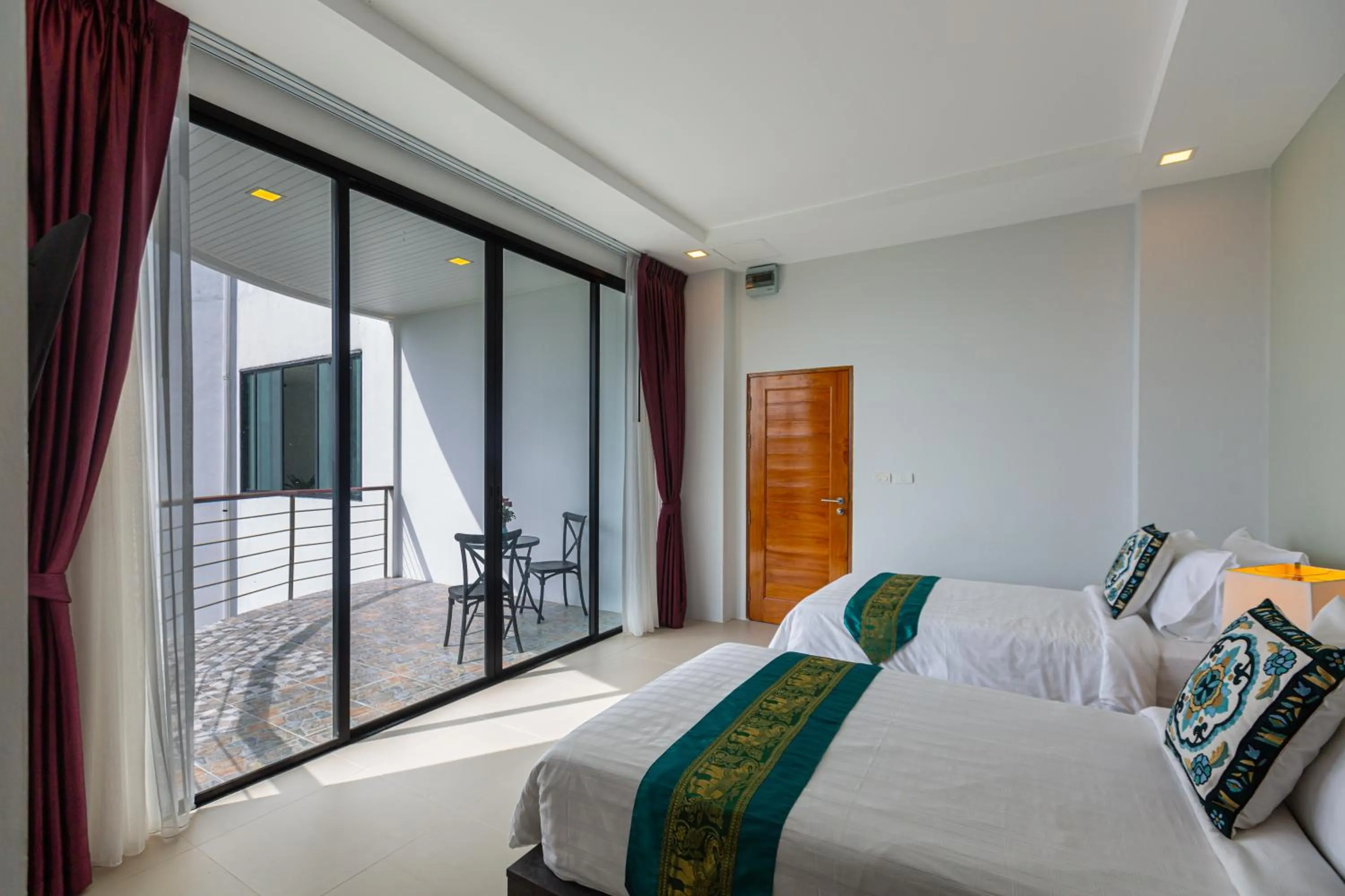 Superior Twin Room with Sea View in Rossarin Sea View Patong