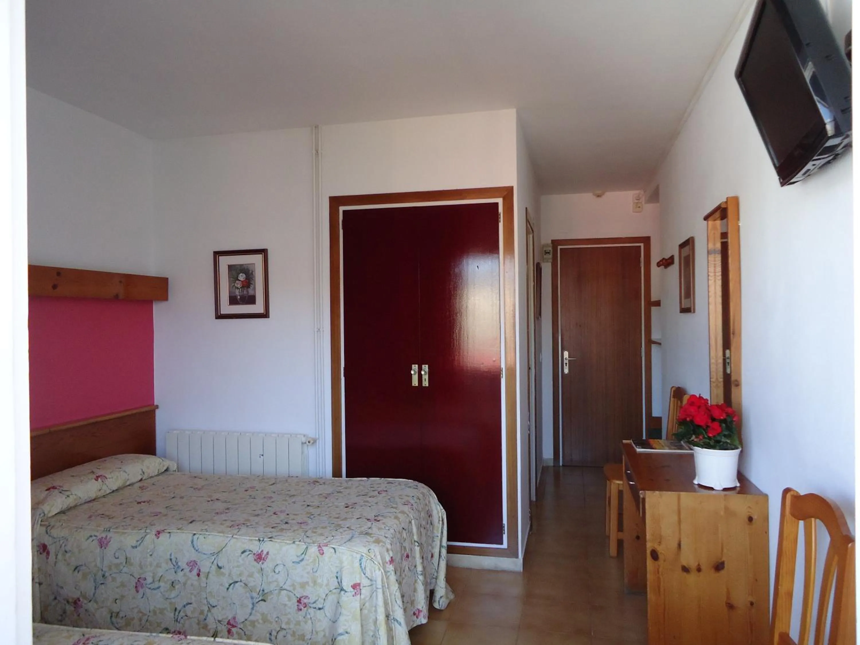 Triple Room in Hostal Magnolia