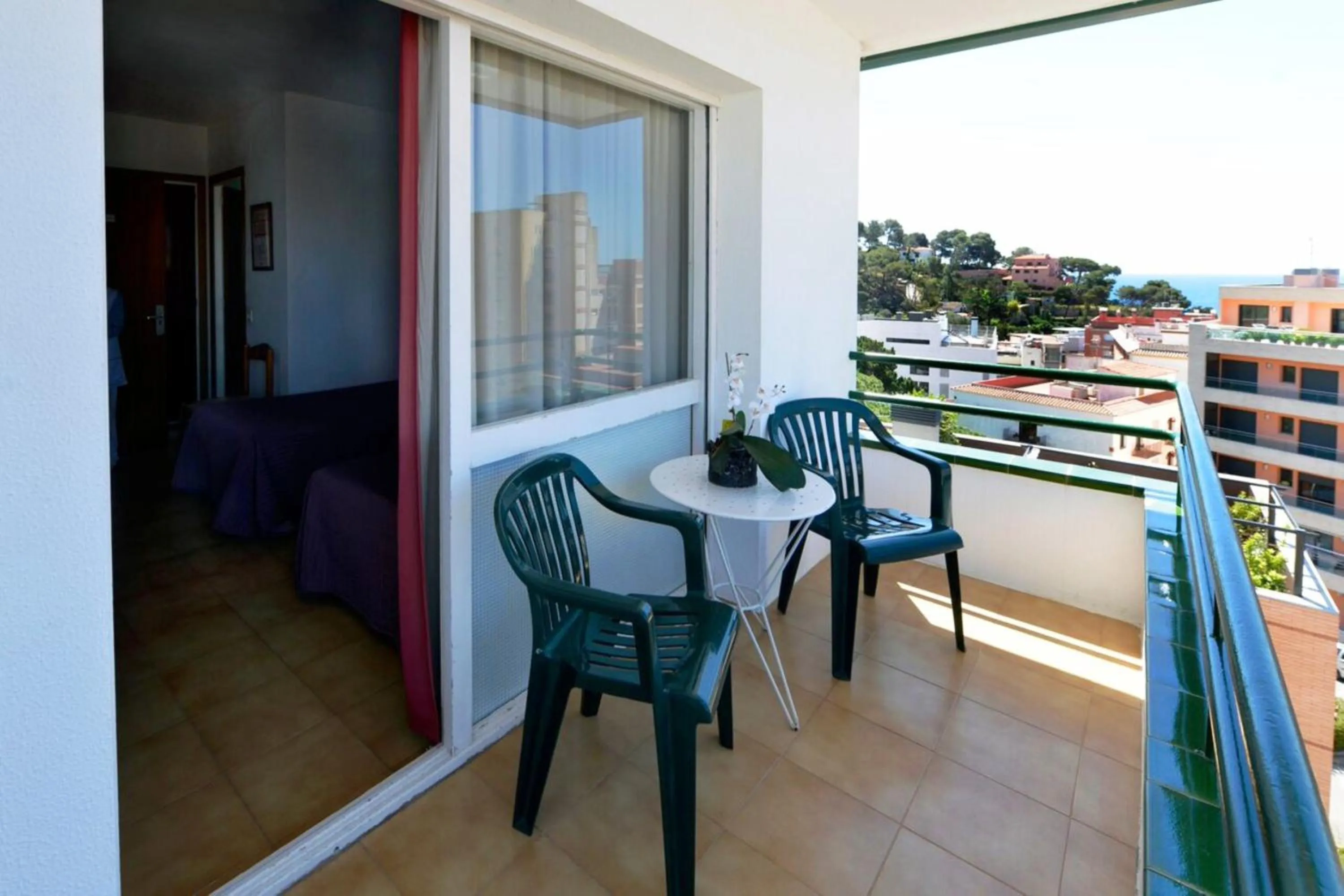 Double Room with Balcony in Hostal Magnolia