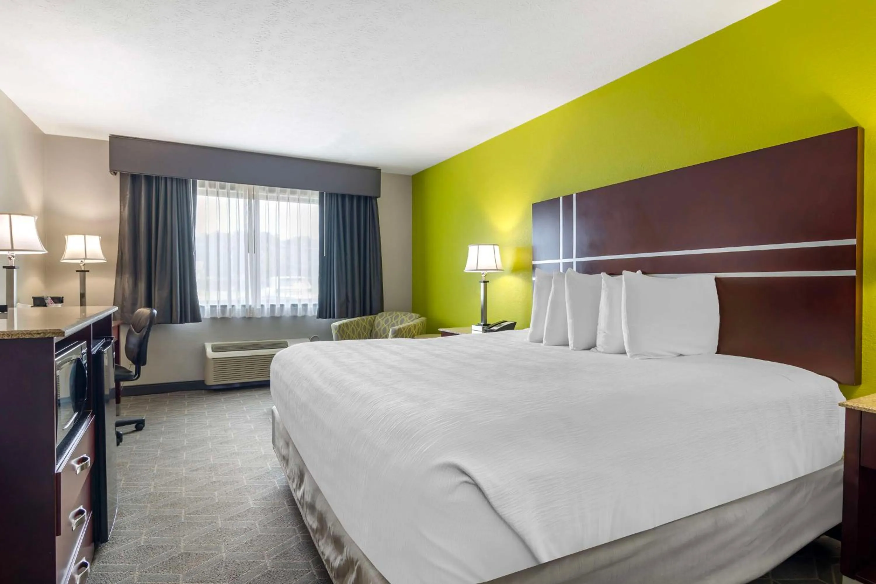 King Room - Disability Access in Best Western Auburn/Opelika Inn