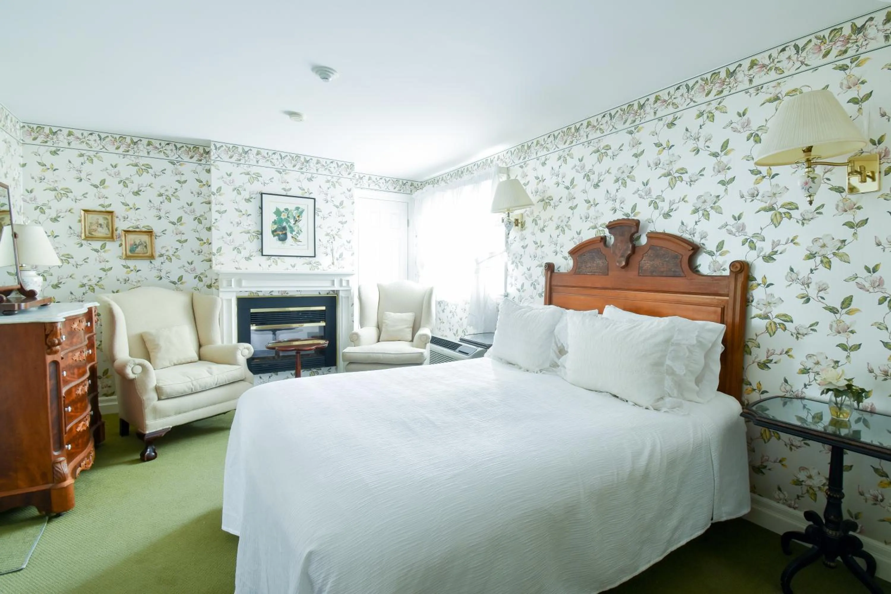 Superior Queen Room in The Waring House