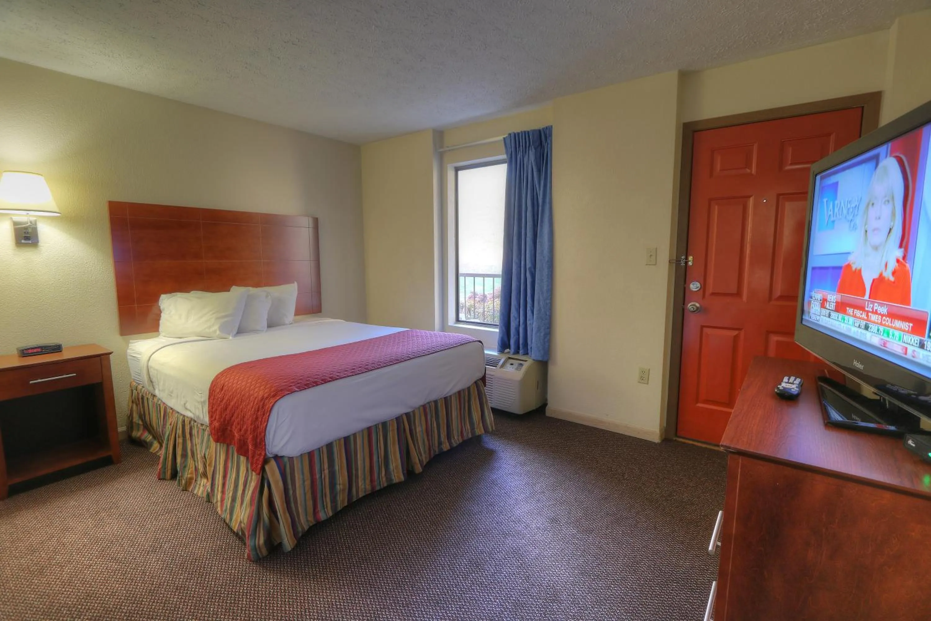 Suite with Three Queen Beds - Non-Smoking in Days Inn By Wyndham Pigeon Forge South
