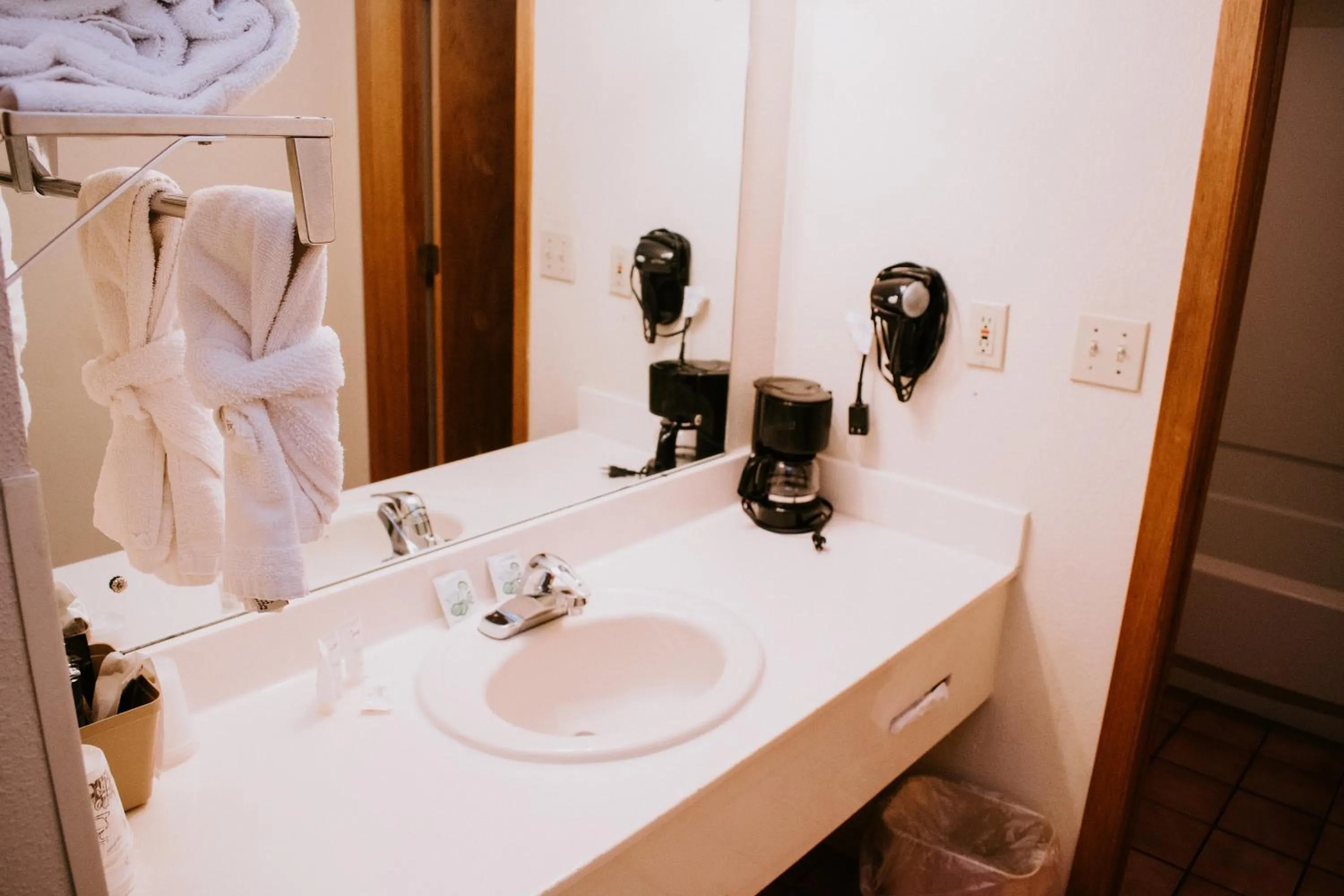 Deluxe King Room - Non-Smoking in Days Inn By Wyndham Pigeon Forge South