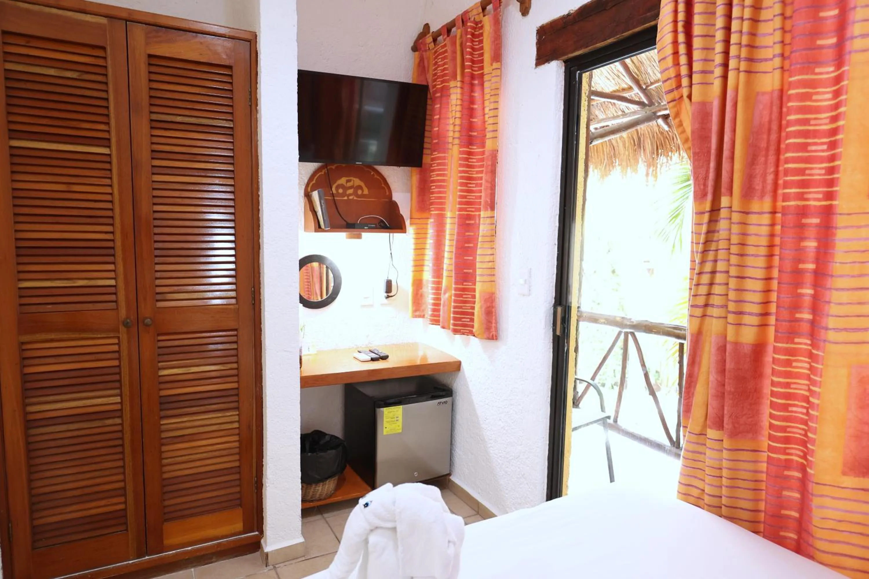 Coba Room with Balcony and Private Bathroom in Hotel Bosque Caribe, 5th Av. zone