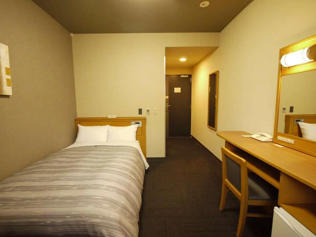 Small Double Room - single occupancy - Smoking in Hotel Route-Inn Osaka Honmachi