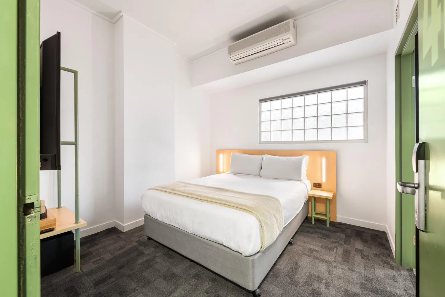 Queen Room with Ensuite in YHA Brisbane City