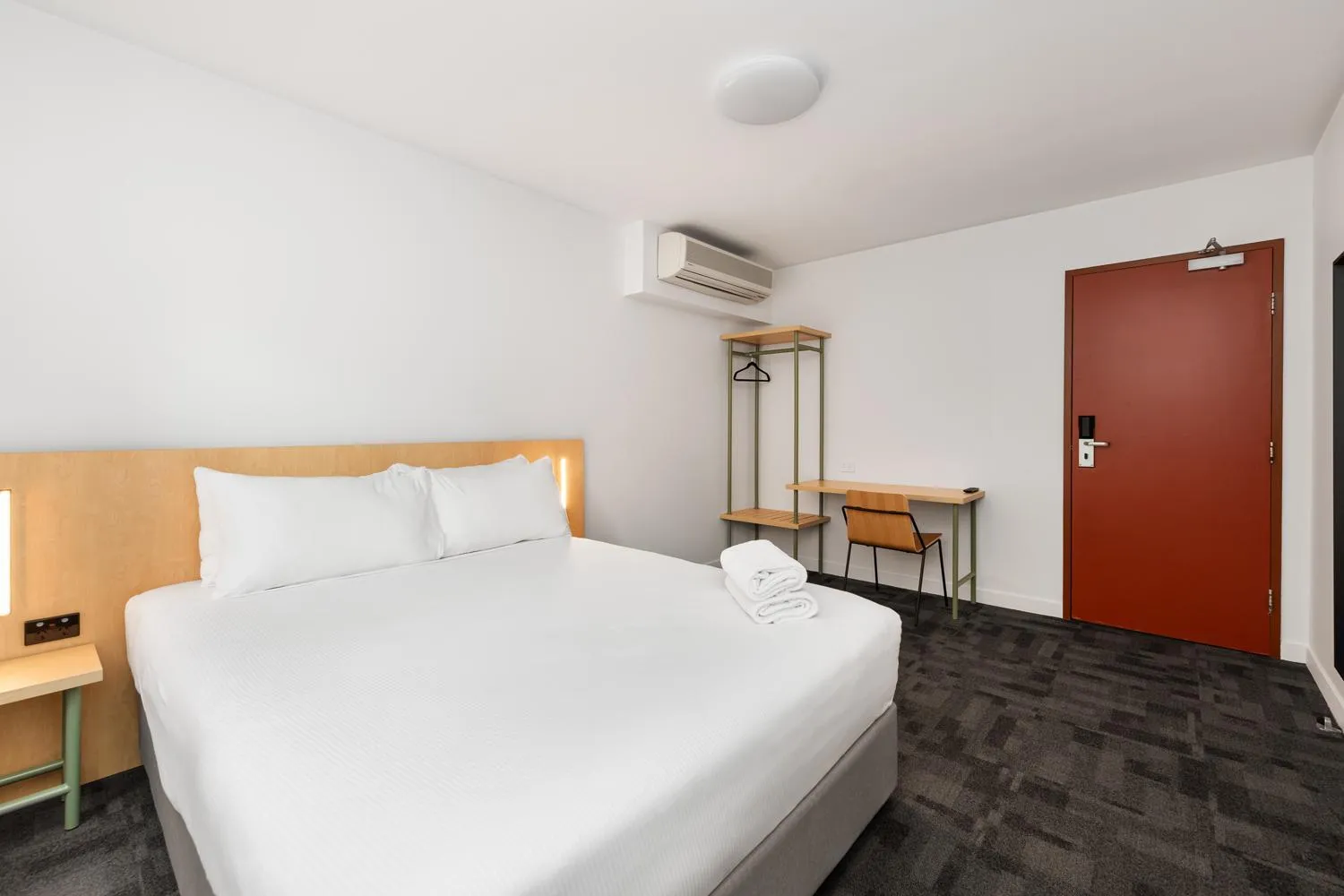 Double Room with Shared Bathroom in YHA Brisbane City