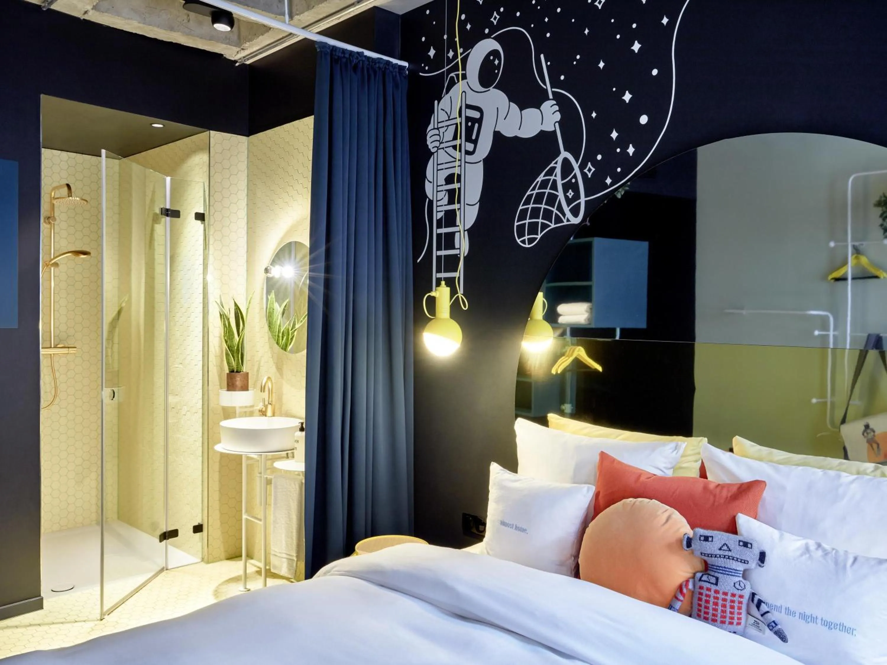 Medium Inner Circle in 25hours Hotel The Circle