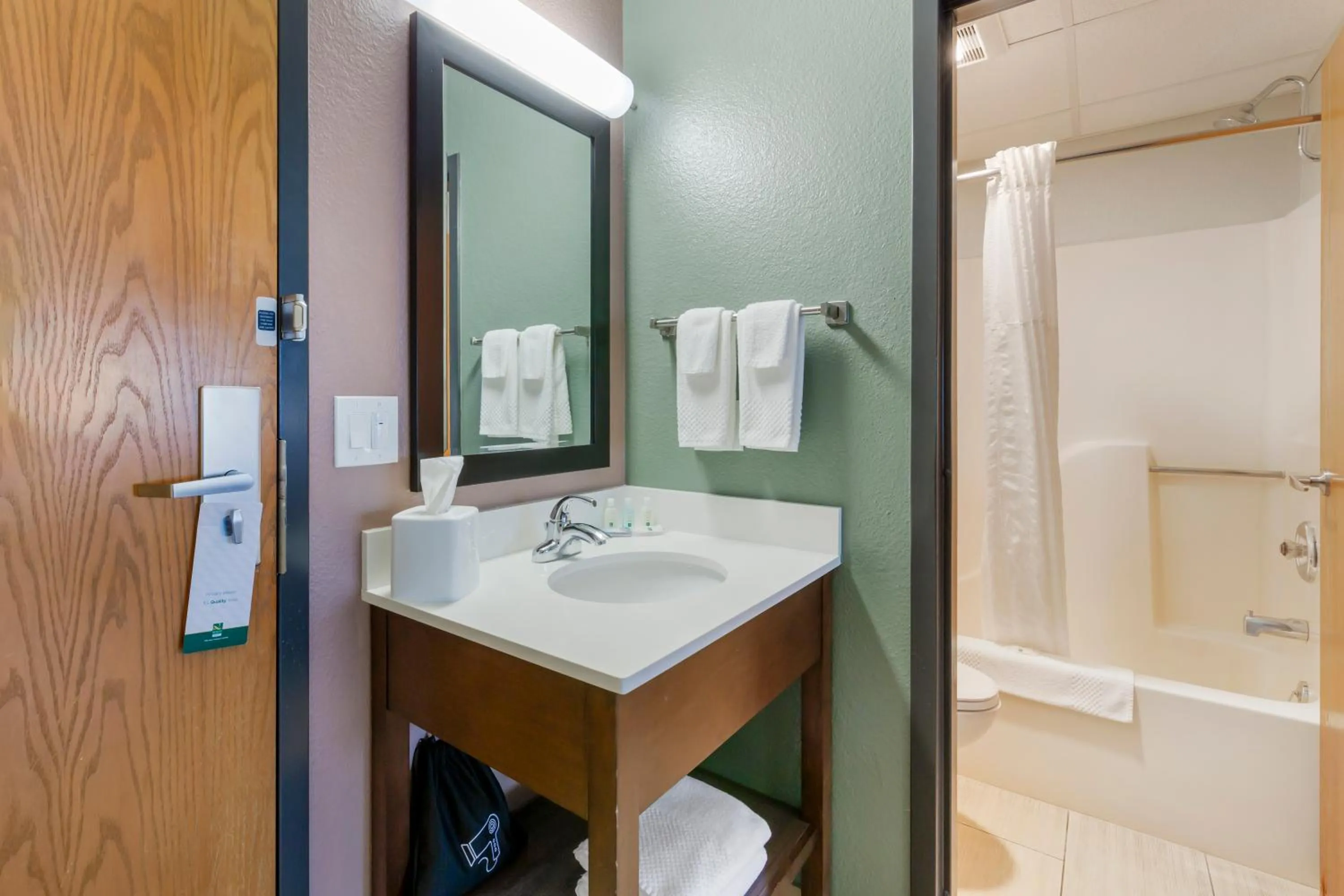 Queen Room with Two Queen Beds - Non-Smoking in Quality Inn Hamilton Bitterroot Valley